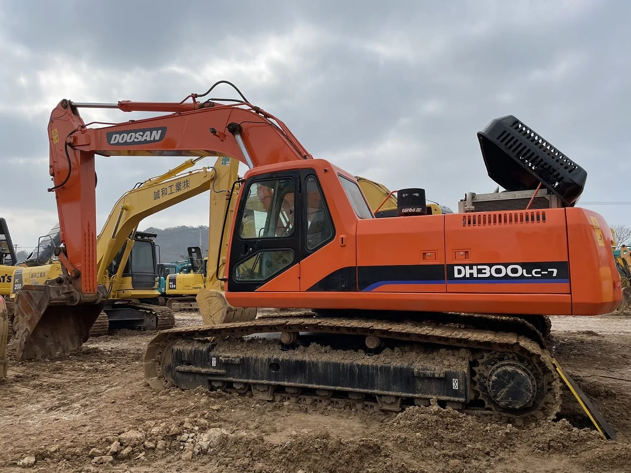Sell Excavator Used DX Doosan 300-7 Hyundai 220LC-9 Hydraulic Hooker Large Excavator