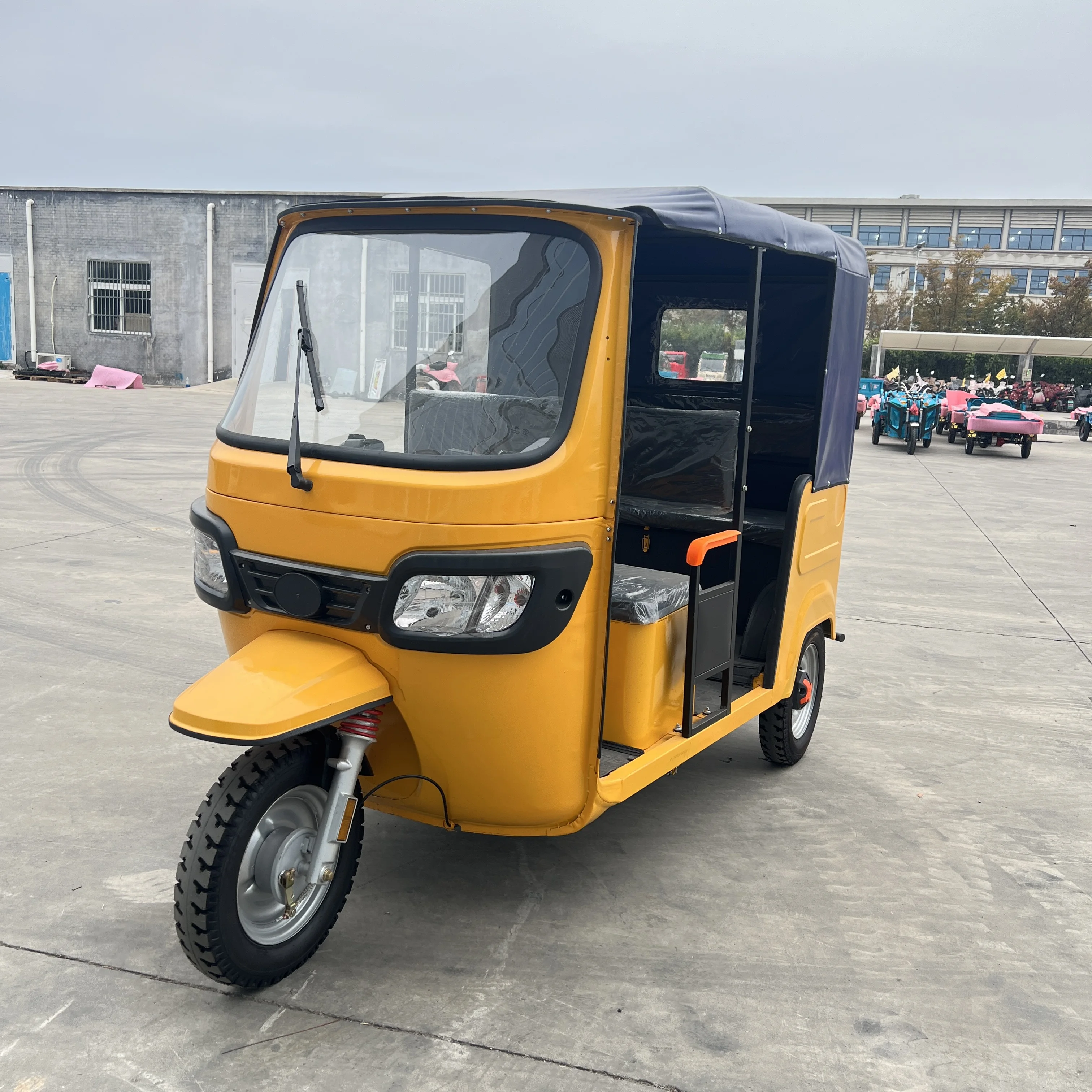 China Price 72V82AH Removable lithium battery Tour 1 Moto Taxi 1800w Eletricycle Passenger Tricycle Electric Rickshaw
