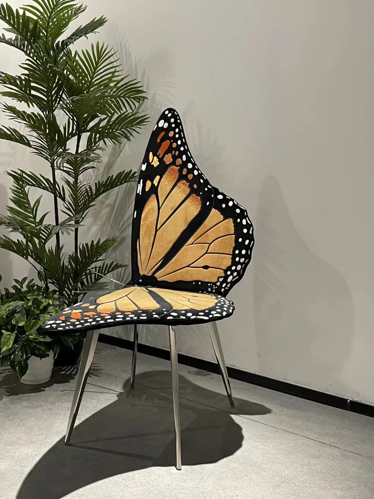 Italian Fashion High-End Luxury Design Single Butterfly Chair for Outdoor Villa Living Room for Senior Leisure Art Design