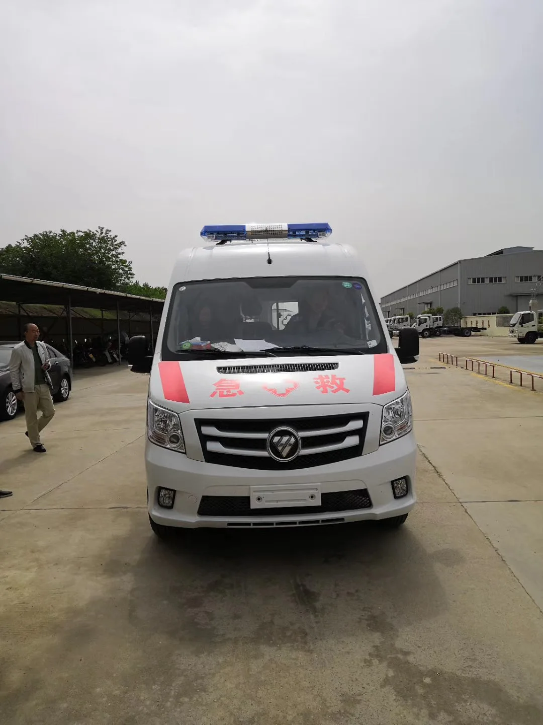 New Gasoline Hospital Cars Car Negative Pressure ICU Ambulance with Cheap Price