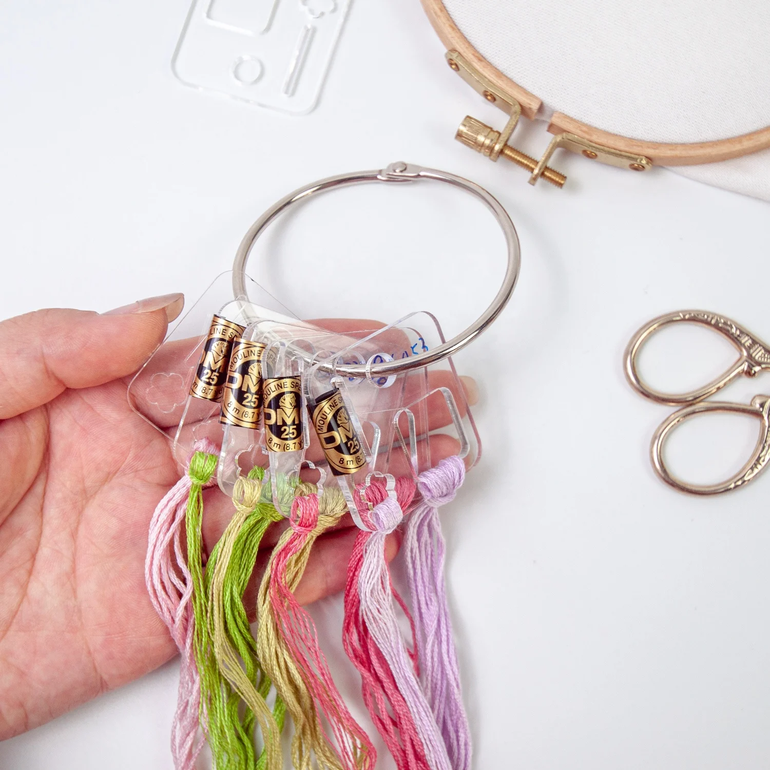 30pcs Acrylic Embroidery Floss Drop Clear Embroidery Thread Organizers Drops Floss Chips for DIY Craft Sewing Thread Storage