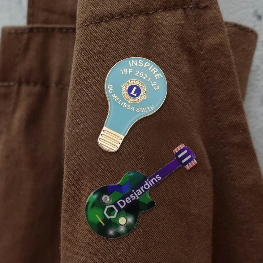 Hot Selling Creative Enamel Metal Cartoon Bule Bulb Brooch Pin for Hat Character Memorial Lapel Pin Badge Epoxy Pins