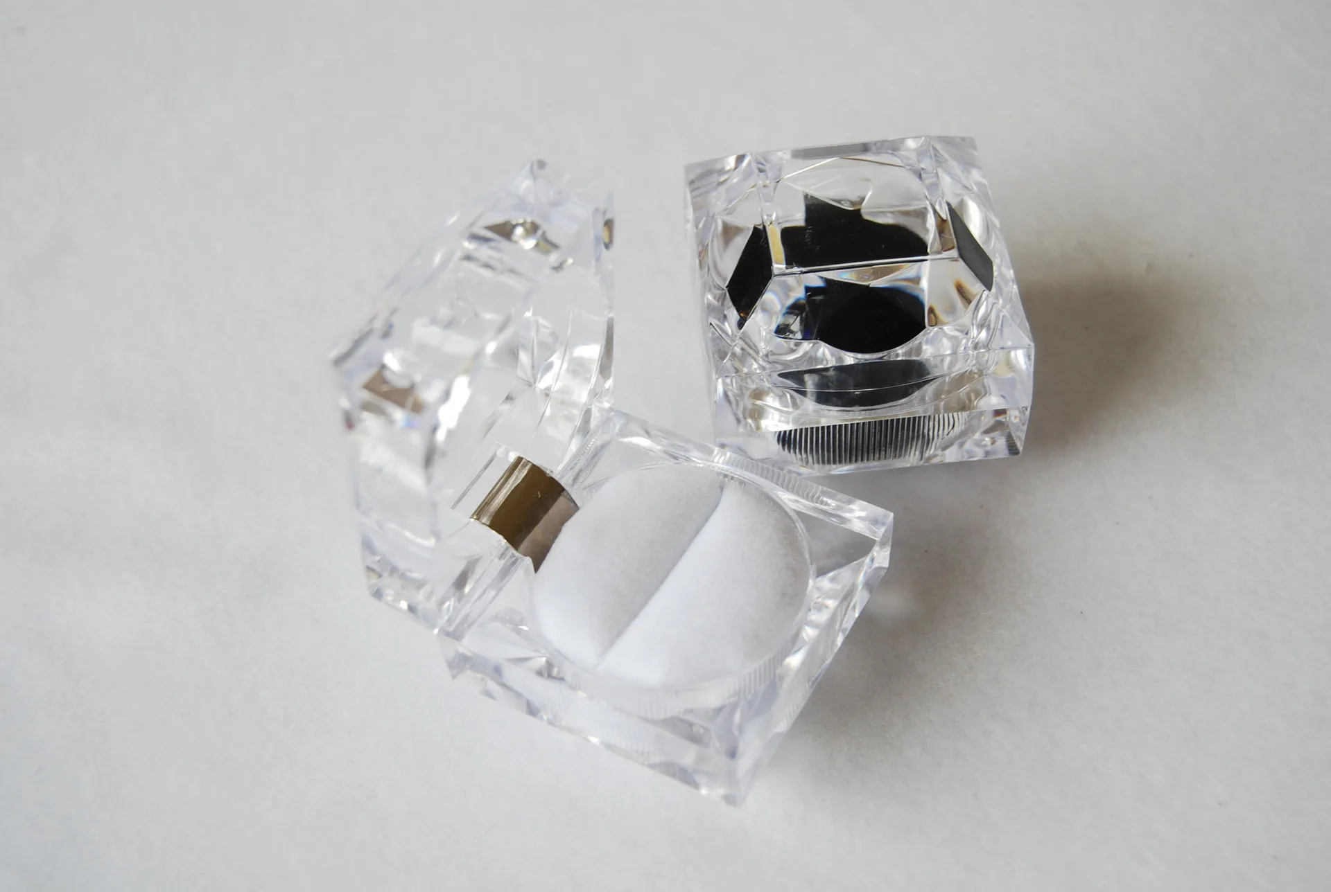 Top quality clear acrylic plastic crystal ring boxes square shape earring cases packing jewelry box 49*49*44mm 45.5*45.5*43mm