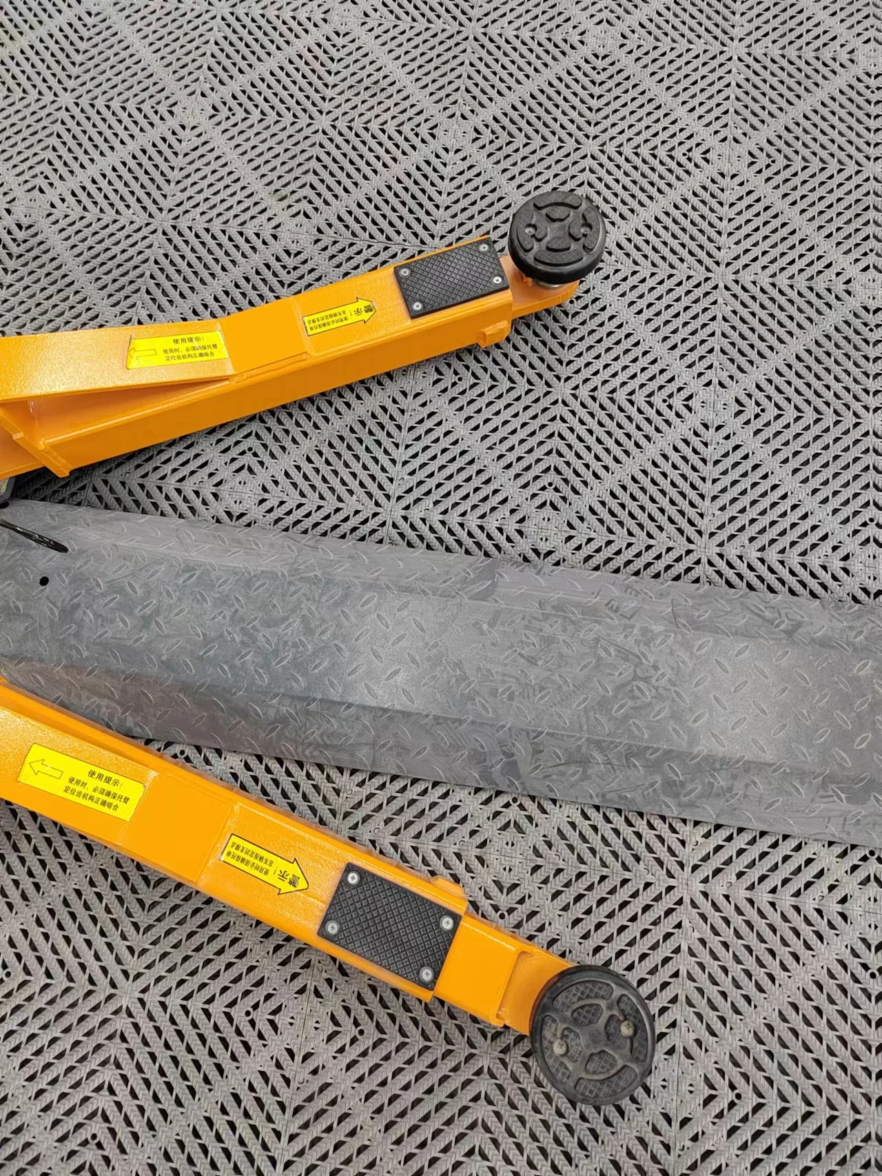 Customized 2 Post 4 ton Hydraulic Cylinders Car Lifts Two Post Lift For Car