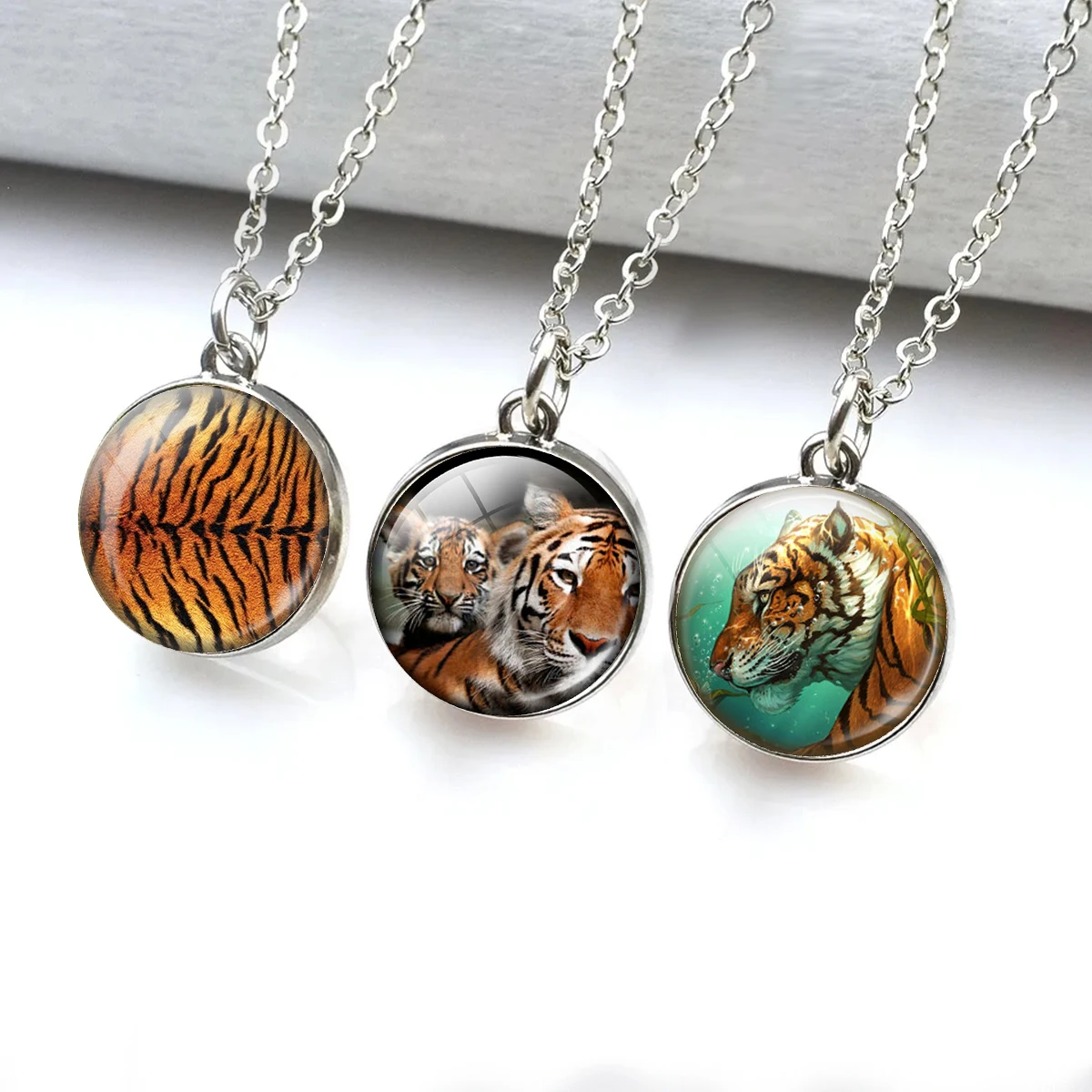 Animal Pendant Silvery 20MM Glass Ball Jewelry  Men Women Clavicular hain Lion Tiger Pendant Necklace