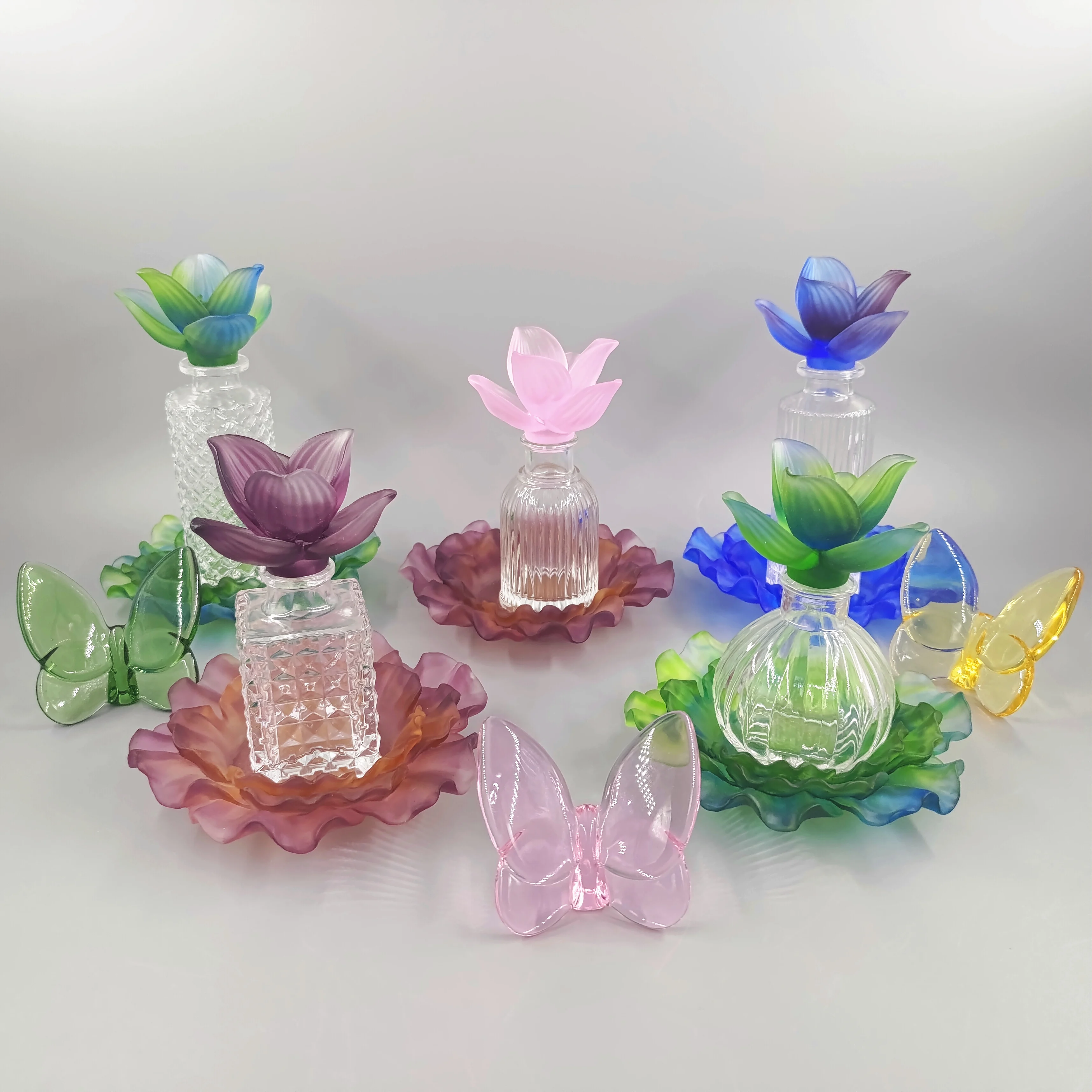 Arab style  handmade crystal cheap crystal perfume bottle with crystal flower and base