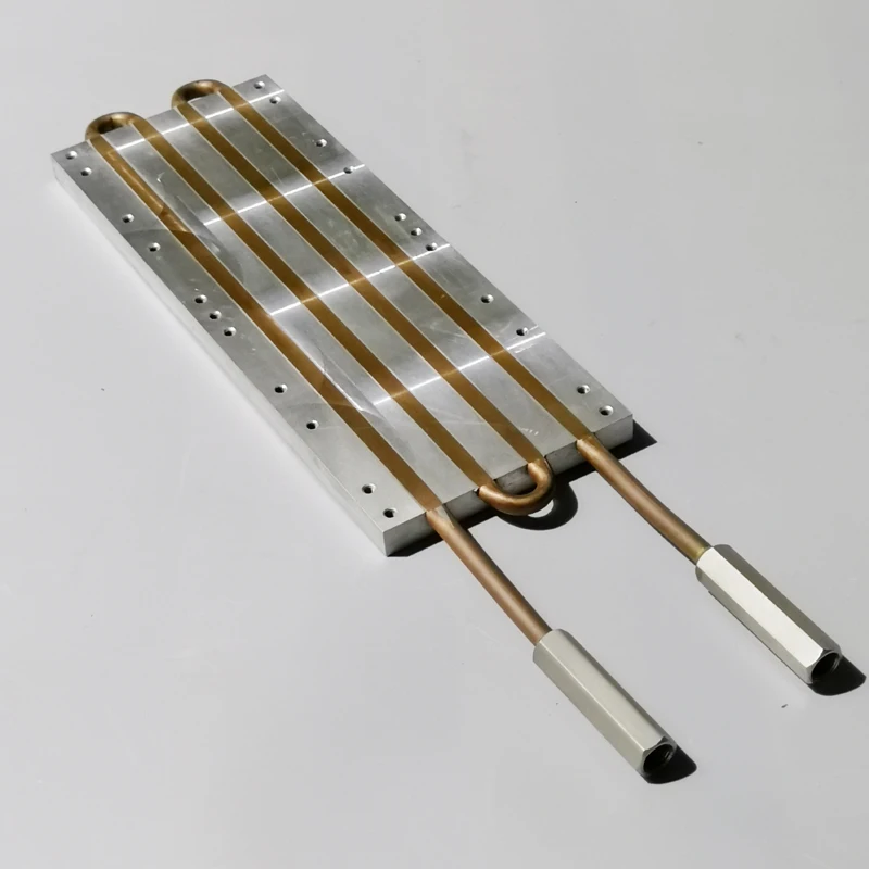  Радиатор водяного охлаждения IGBT;