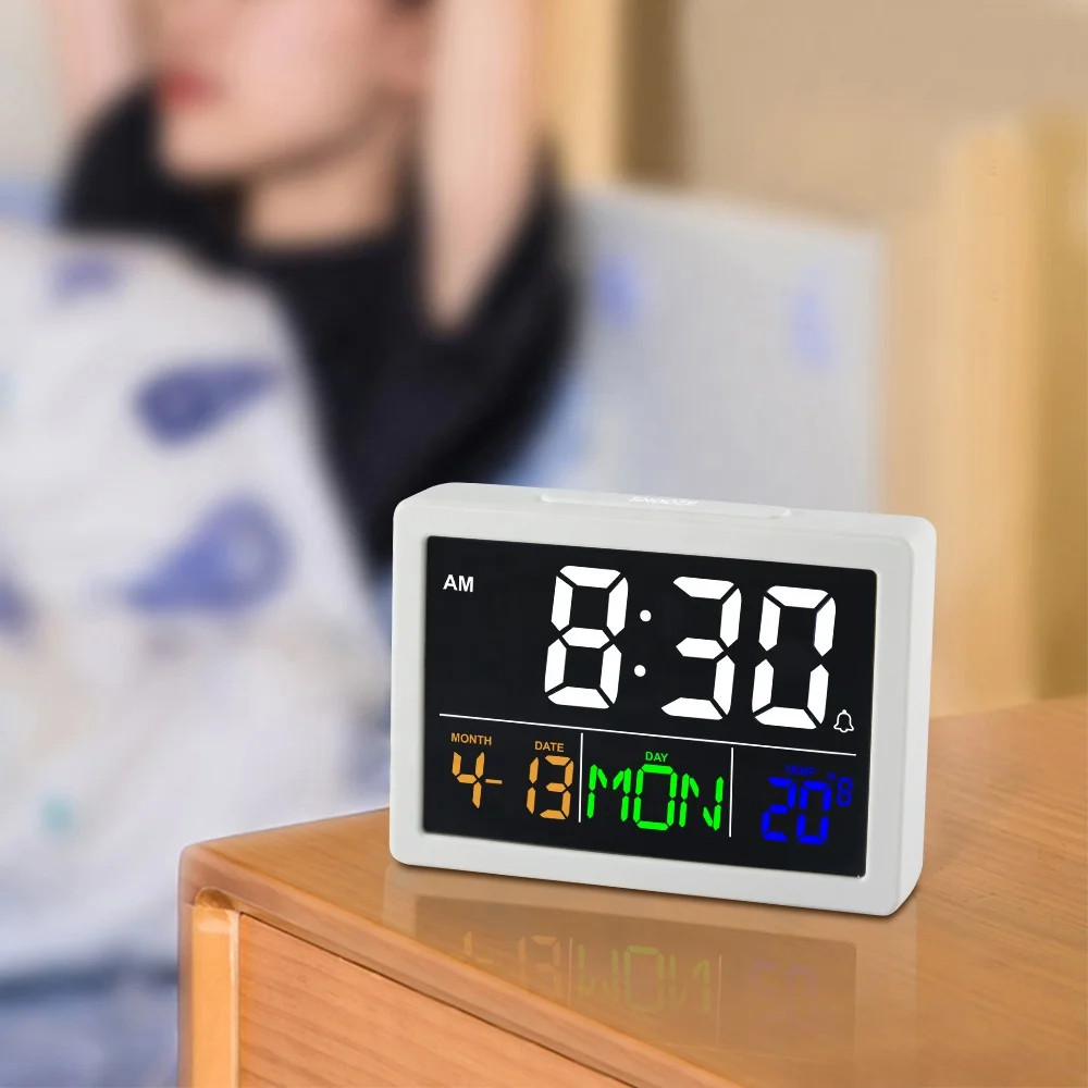 Большой экран цветной LED настольные часы с 8-ю разъемами которая проигрывает мелодии из фильмов