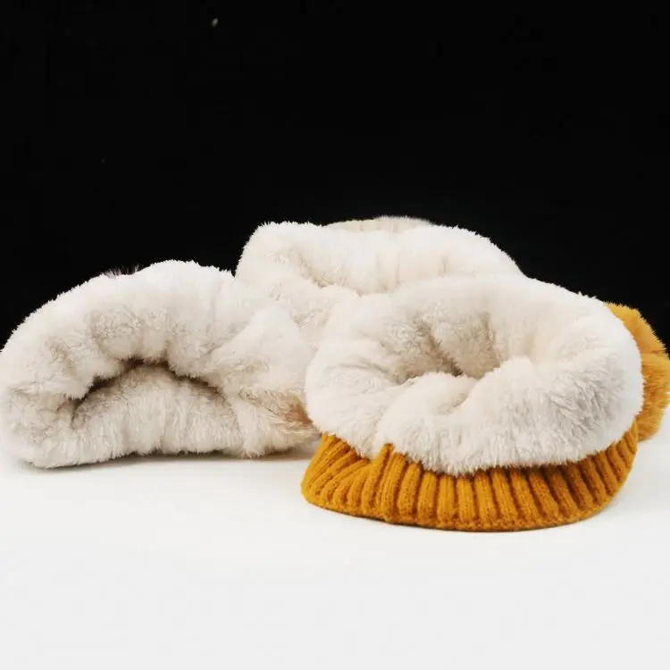 Custom Winter Oversized Cable Knitted Pom Pom Beanie Hat with Fleece Lining