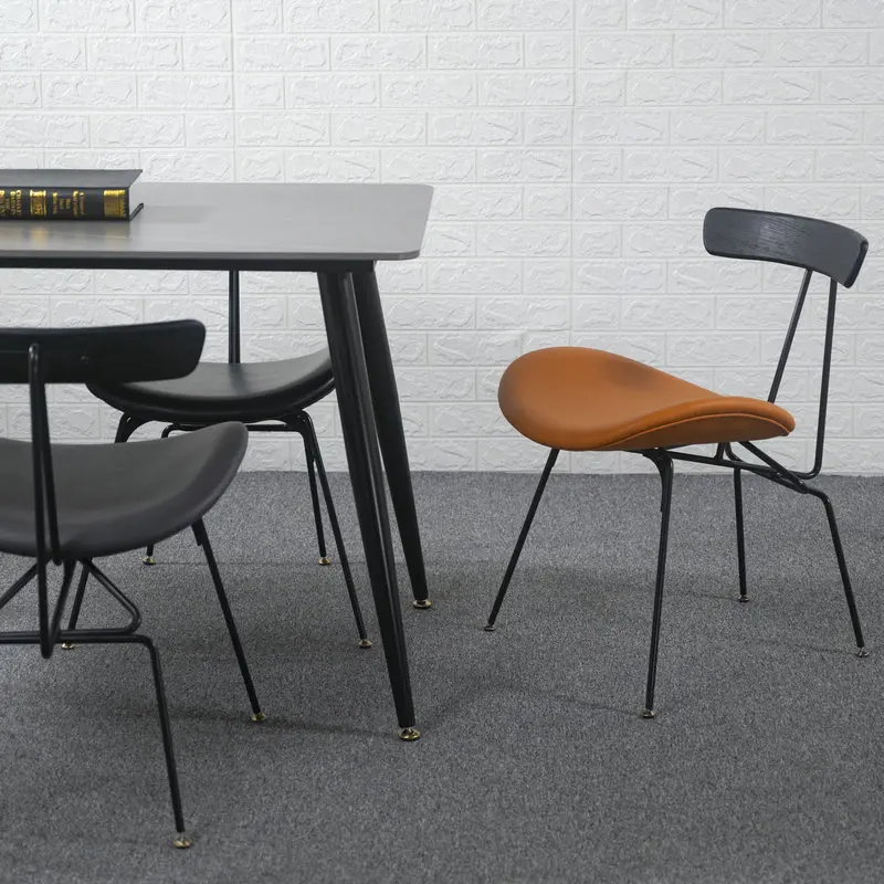 Кожаный стул в скандинавском стиле дизайнерское кресло-спинка для отдыха из твердой древесины лофт ретро легкое роскошное обеденное кресло с муравьями и железным рисунком