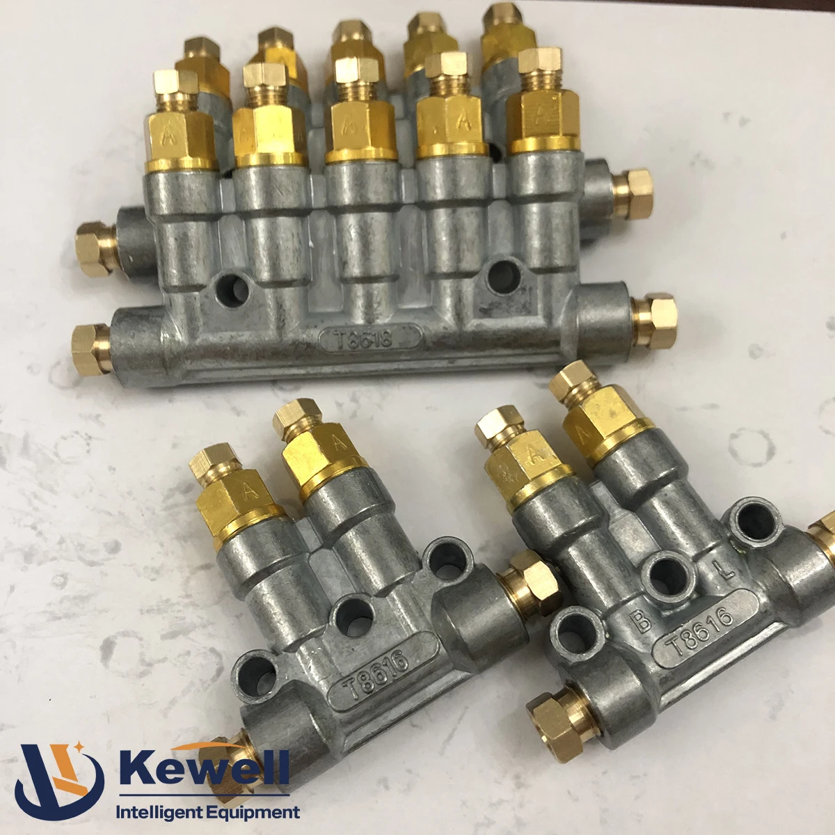 T8618C 0.1ml/cyc Oil Separator Volumetric Lubricating Oil Piston Distributor Manifold Block CncMachine Tool Distribution Valve