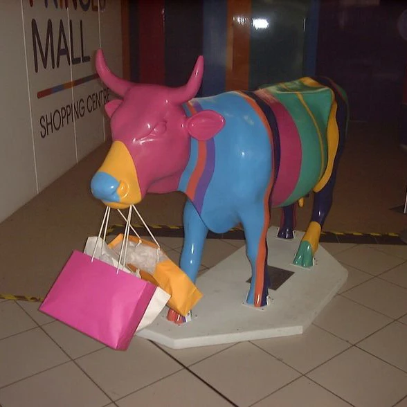 Китайский Фабричный бык испанский боевой корова ферма реквизит в натуральную величину Декор статуя из смолы для продажи