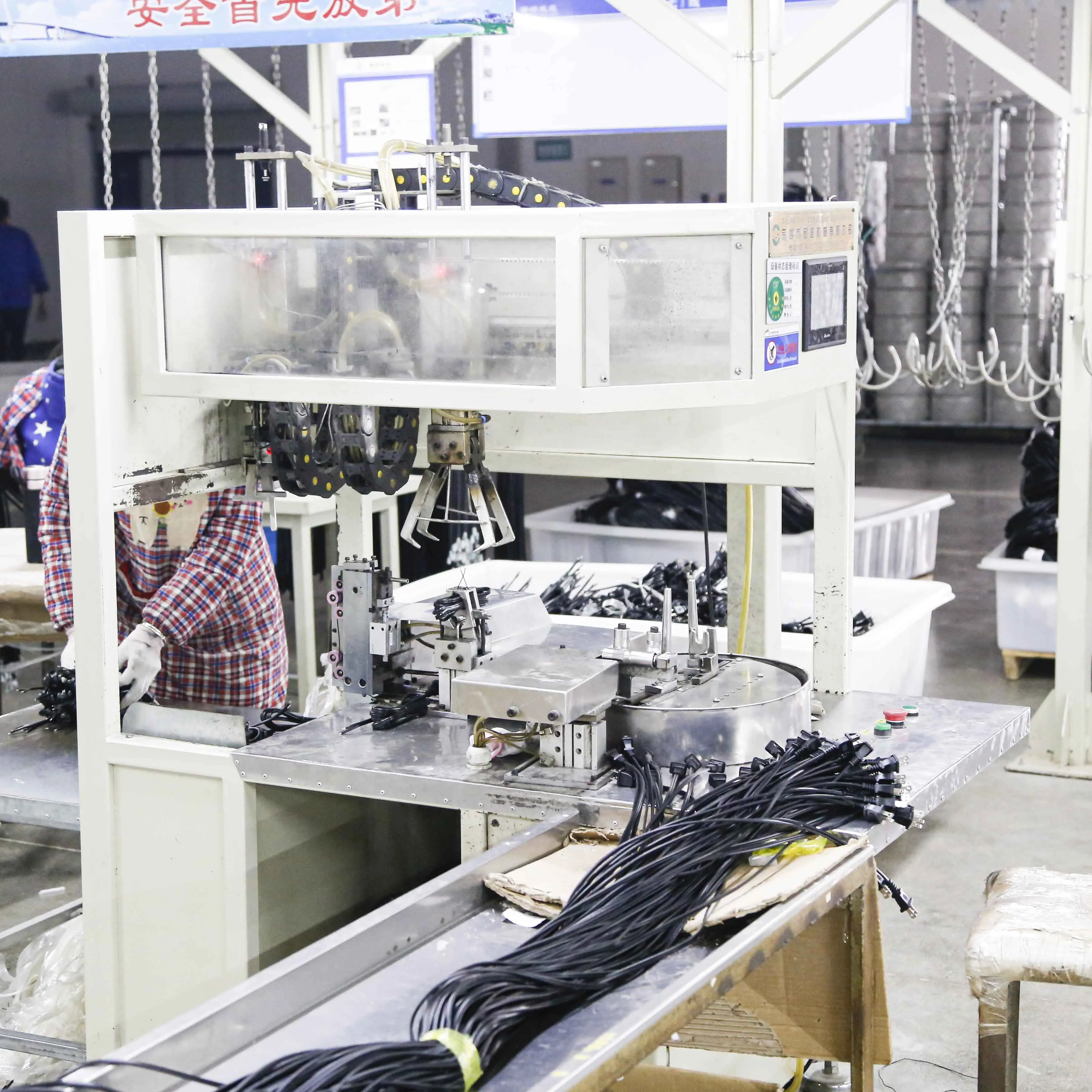 Машина для производства кабеля и разъема