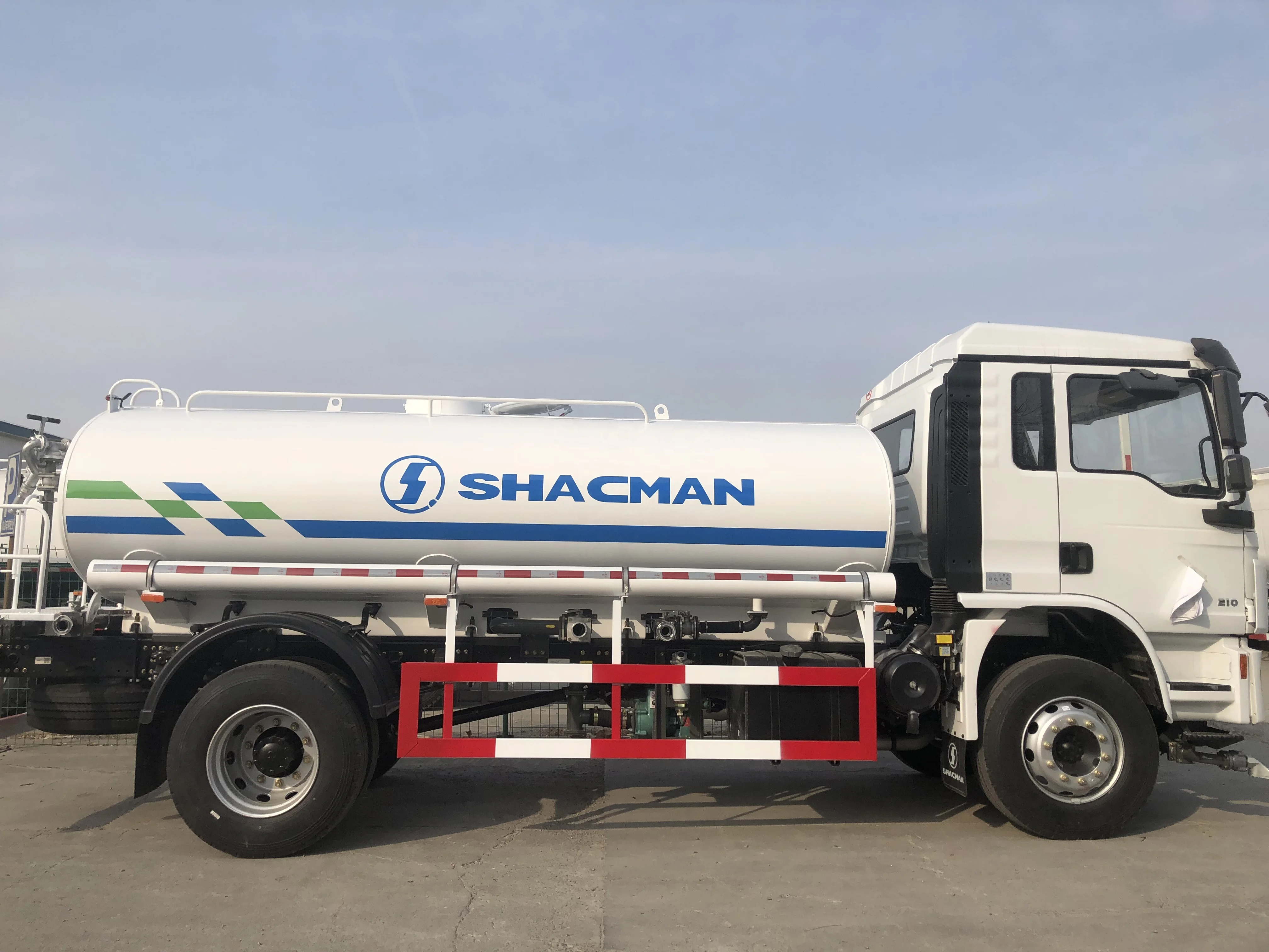 Shacman F3000 4x2 Carbon Steel Oil Tanker 10000 Little 4x2 light Fuel Tank Truck for sale