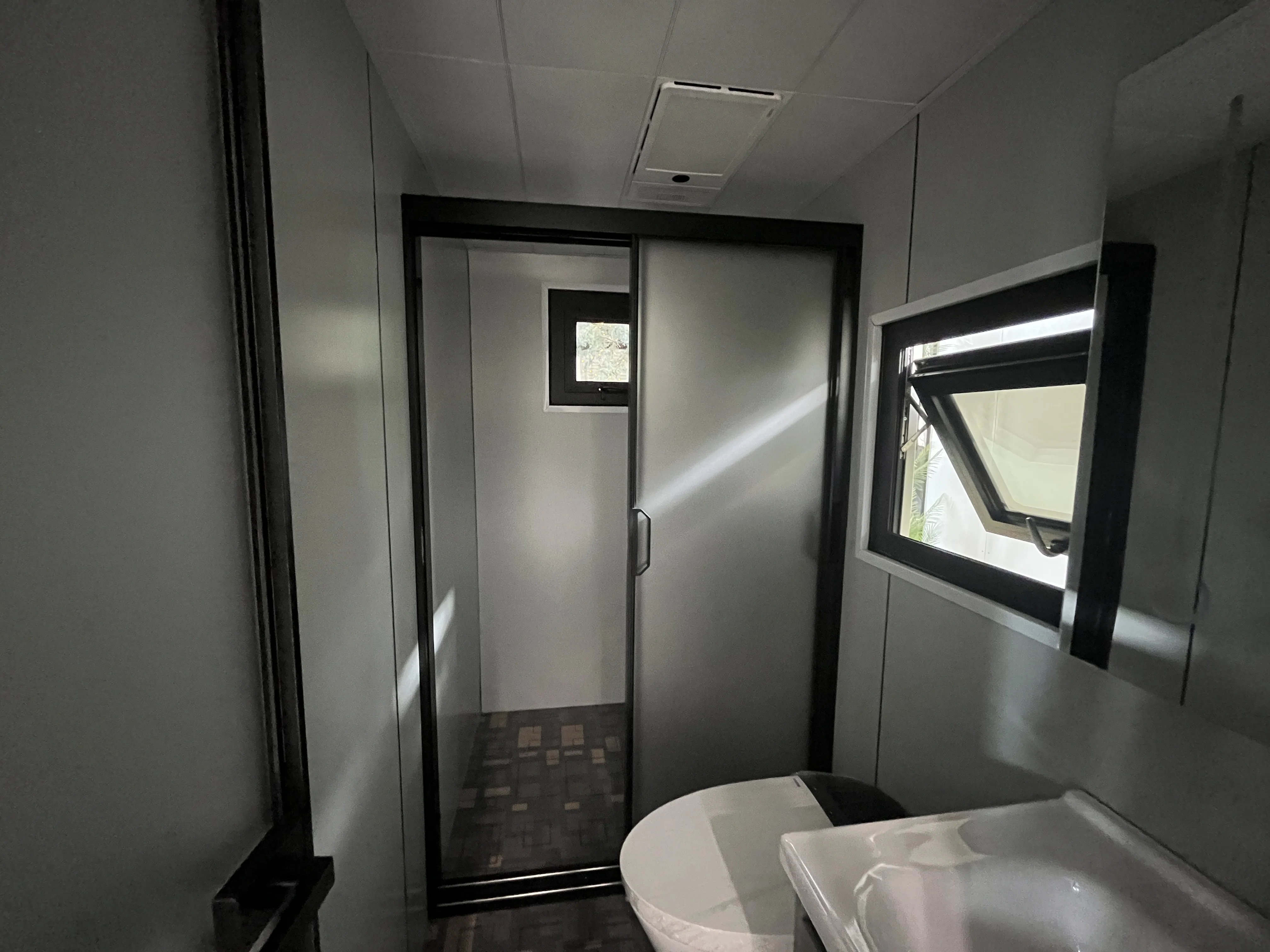 Easy Assembly Modern Design 30 years Service Life winter homes prefabricated container houses home