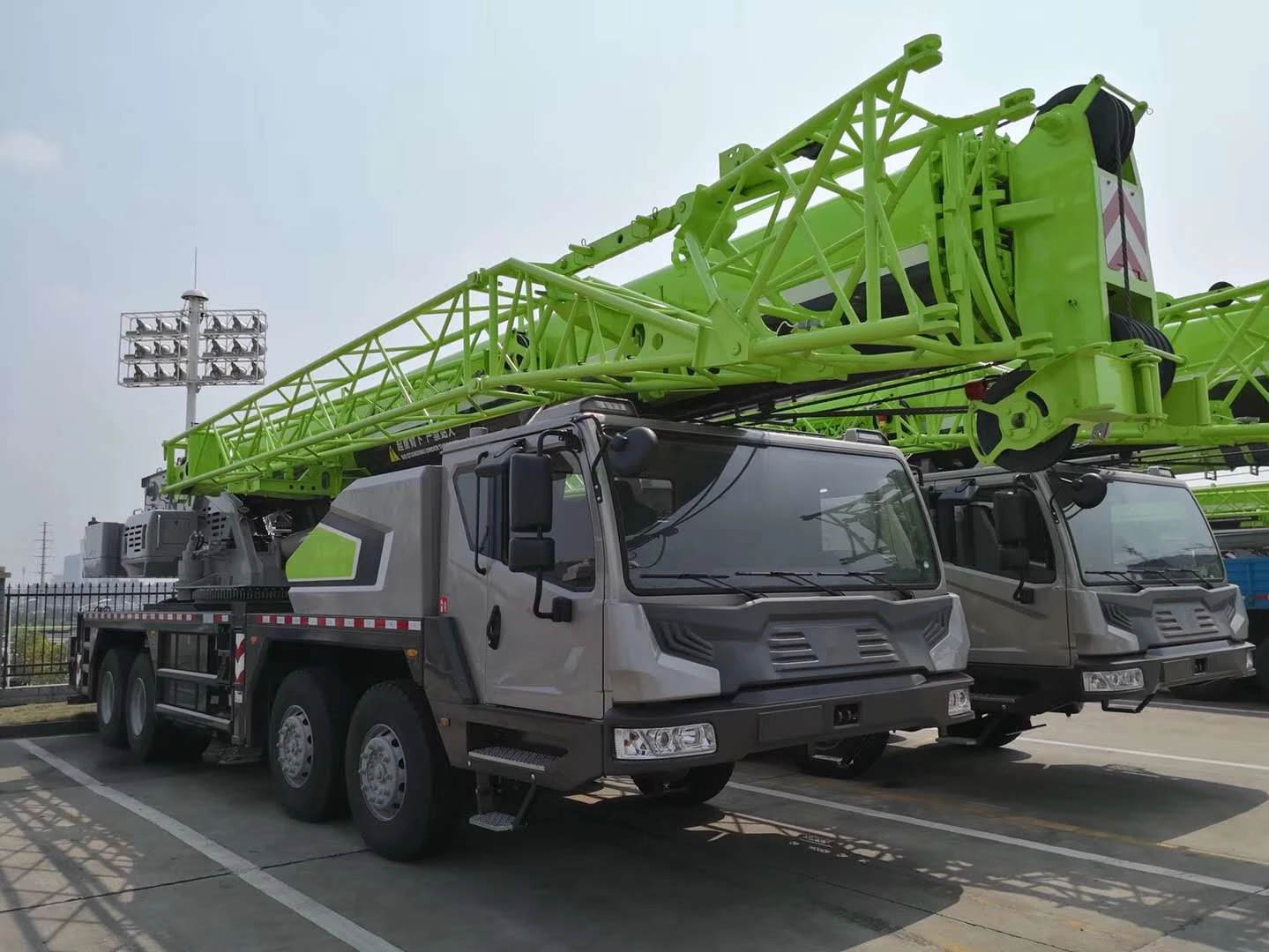 Знаменитый завод 55ton автокран ZTC550H с запасными частями