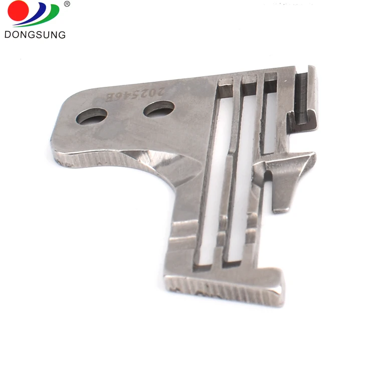 High quality Dongsung brand sewing machine parts needle plate for Pegasus M700 overlock sewing machine 202546E