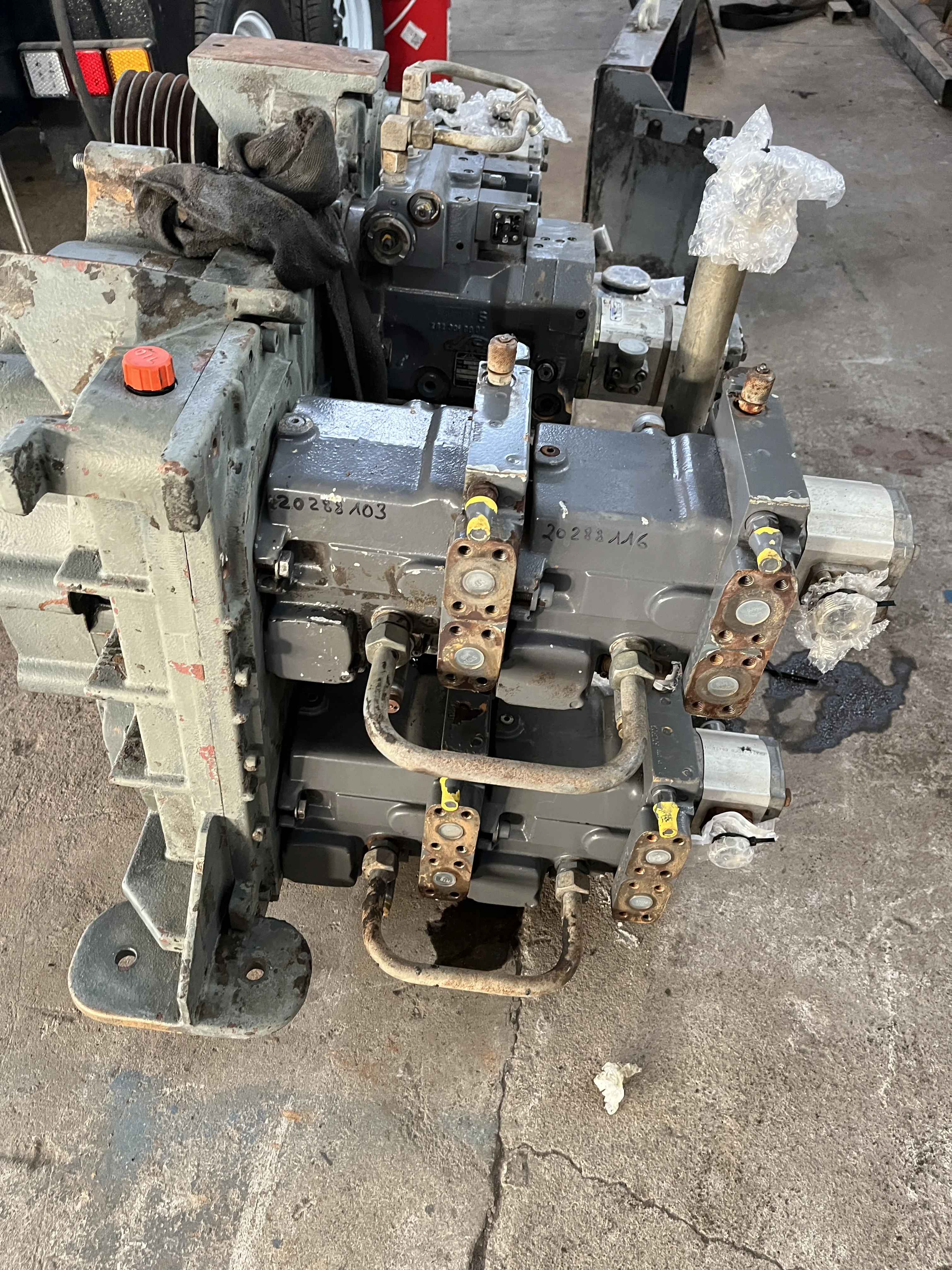 Original Old Parts Gearbox Hydraulic Power Units for S1800-2  S2100-2 Asphalt Paver