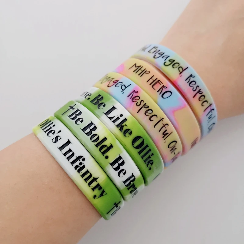 Custom print logo fashion sports running plastic pvc rubber silicone wristband bangle bracelet