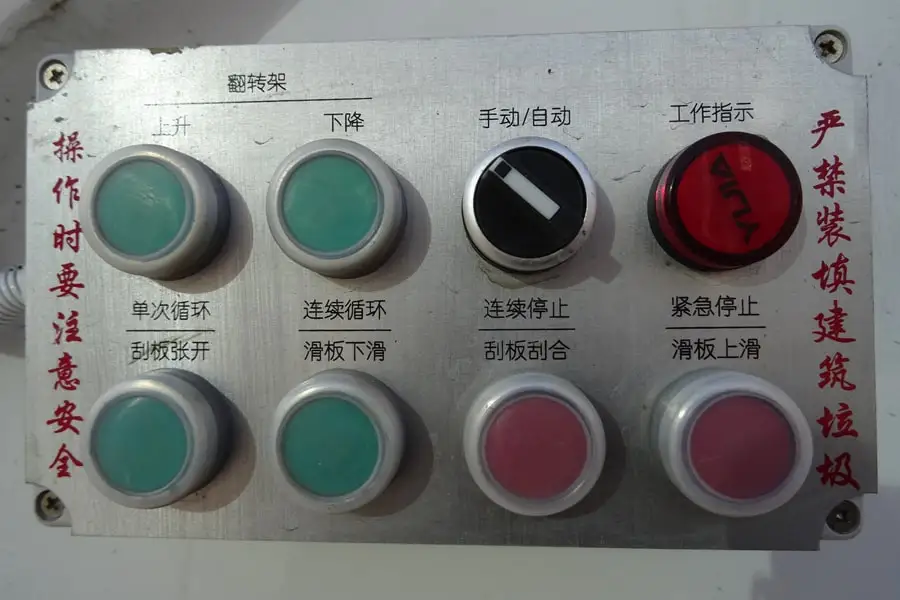 
Dongfeng diesel euro III 6 wheels 10 cbm bin lorry,refuse compactor for sale 