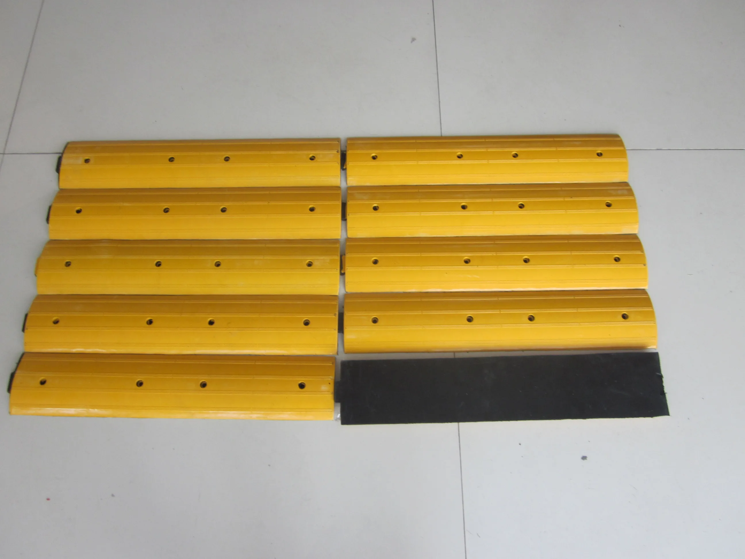 Rubber speed breaker one meter heavy duty Mini speed humps