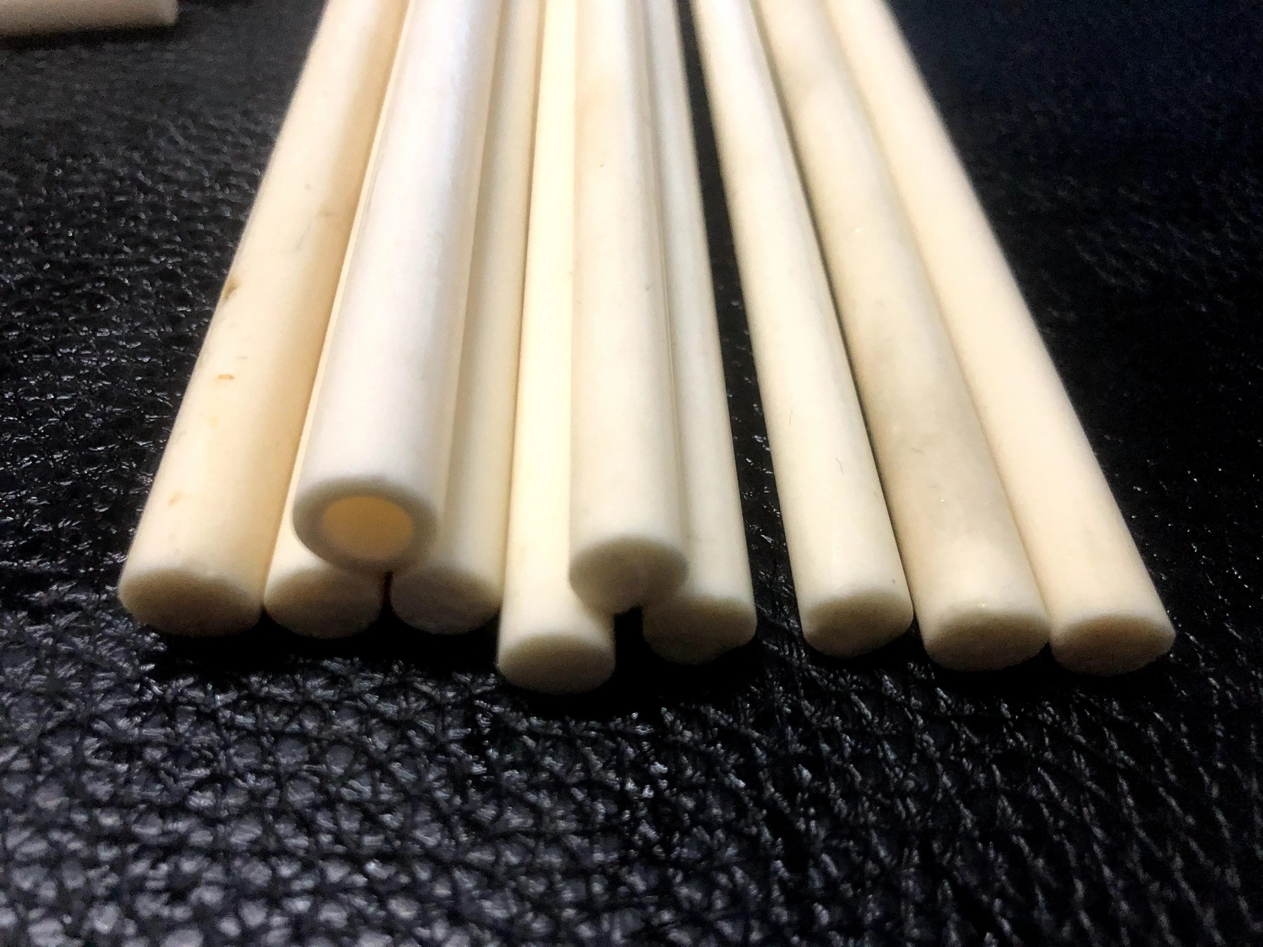 Индивидуальный Круглый высокопрочный 95% чистый циркониевый керамический стержень Zro2