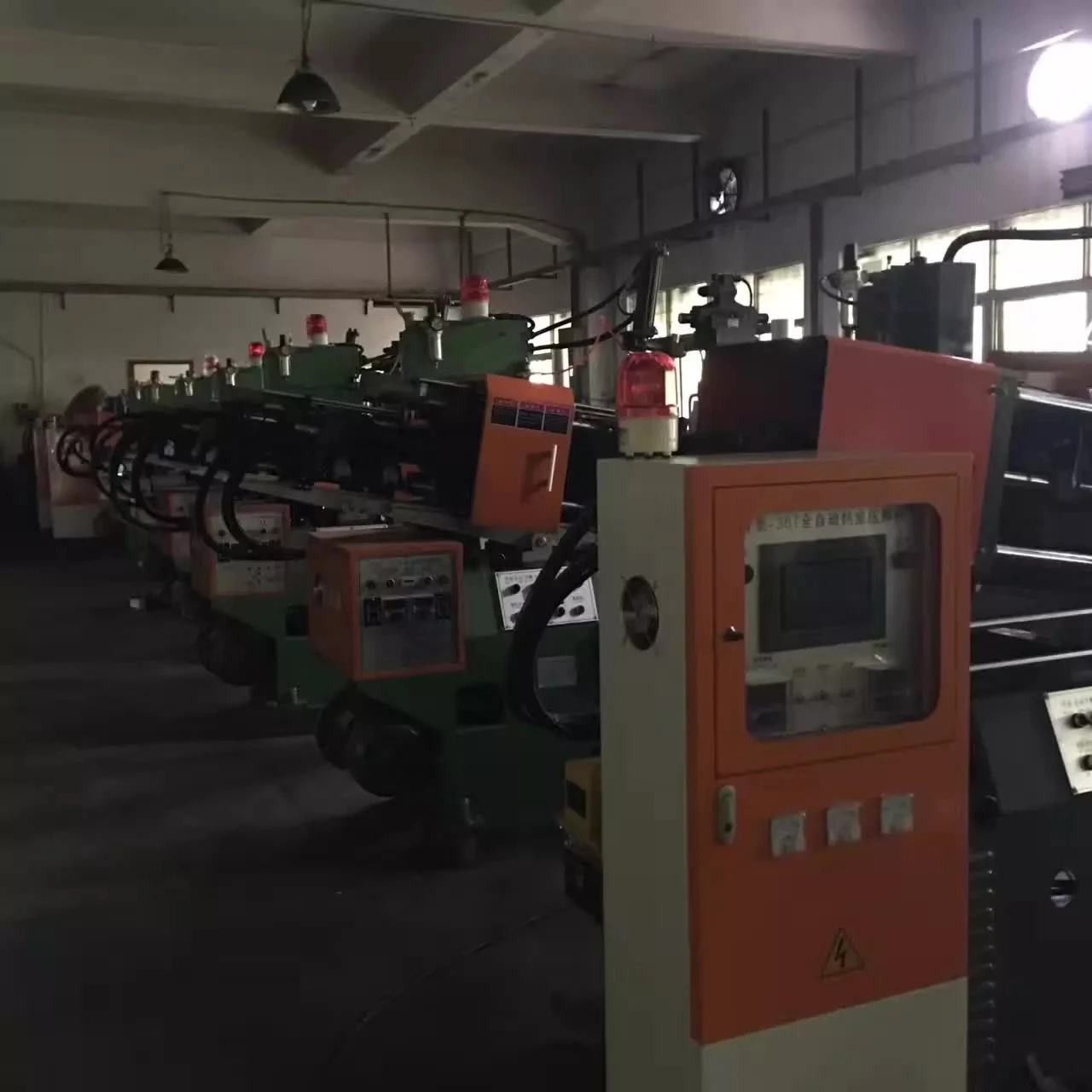 
full automatic metal hot chamber zinc die casting machine 