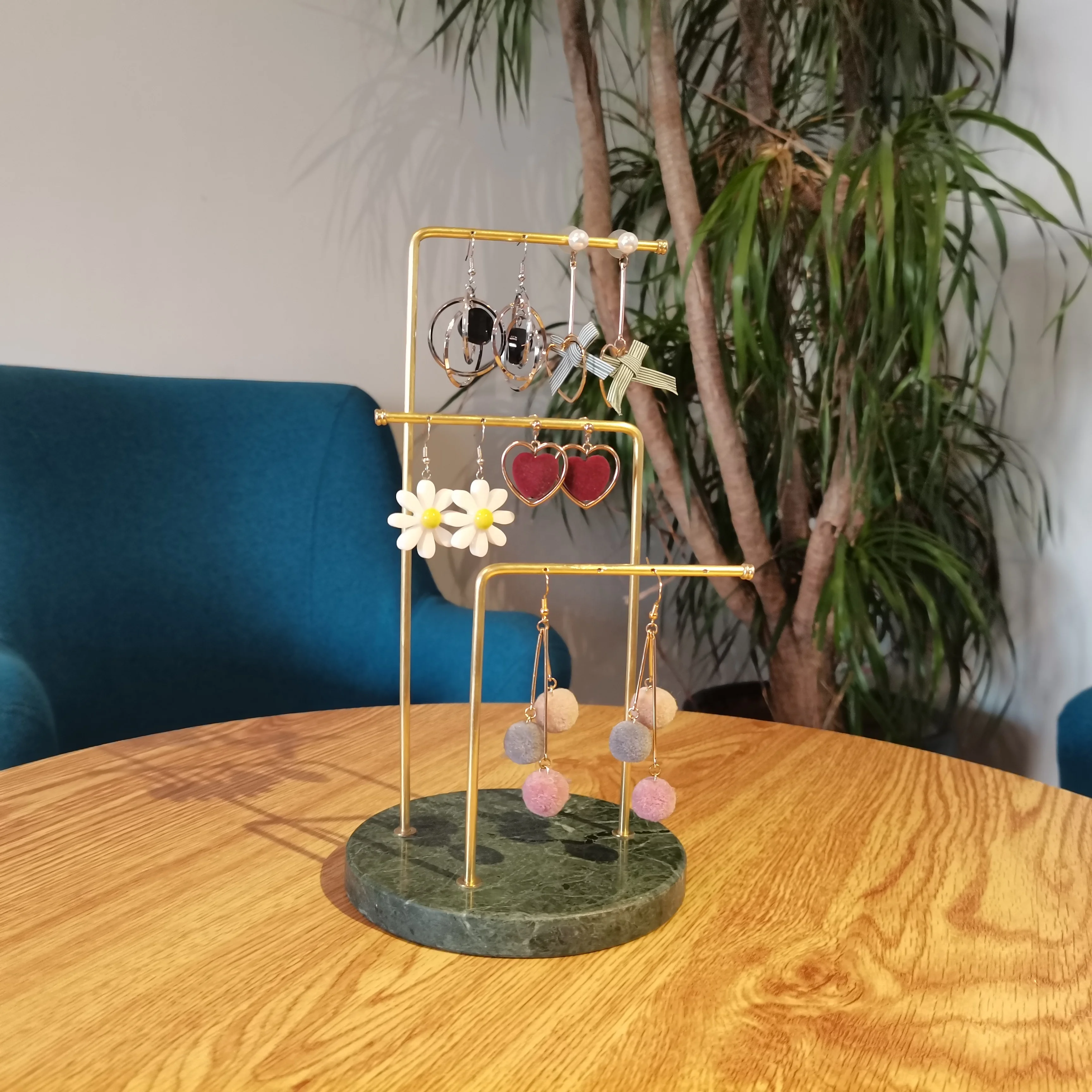 
Brass metal frame marble polished base jewelry stand earring display stand with foot pads 