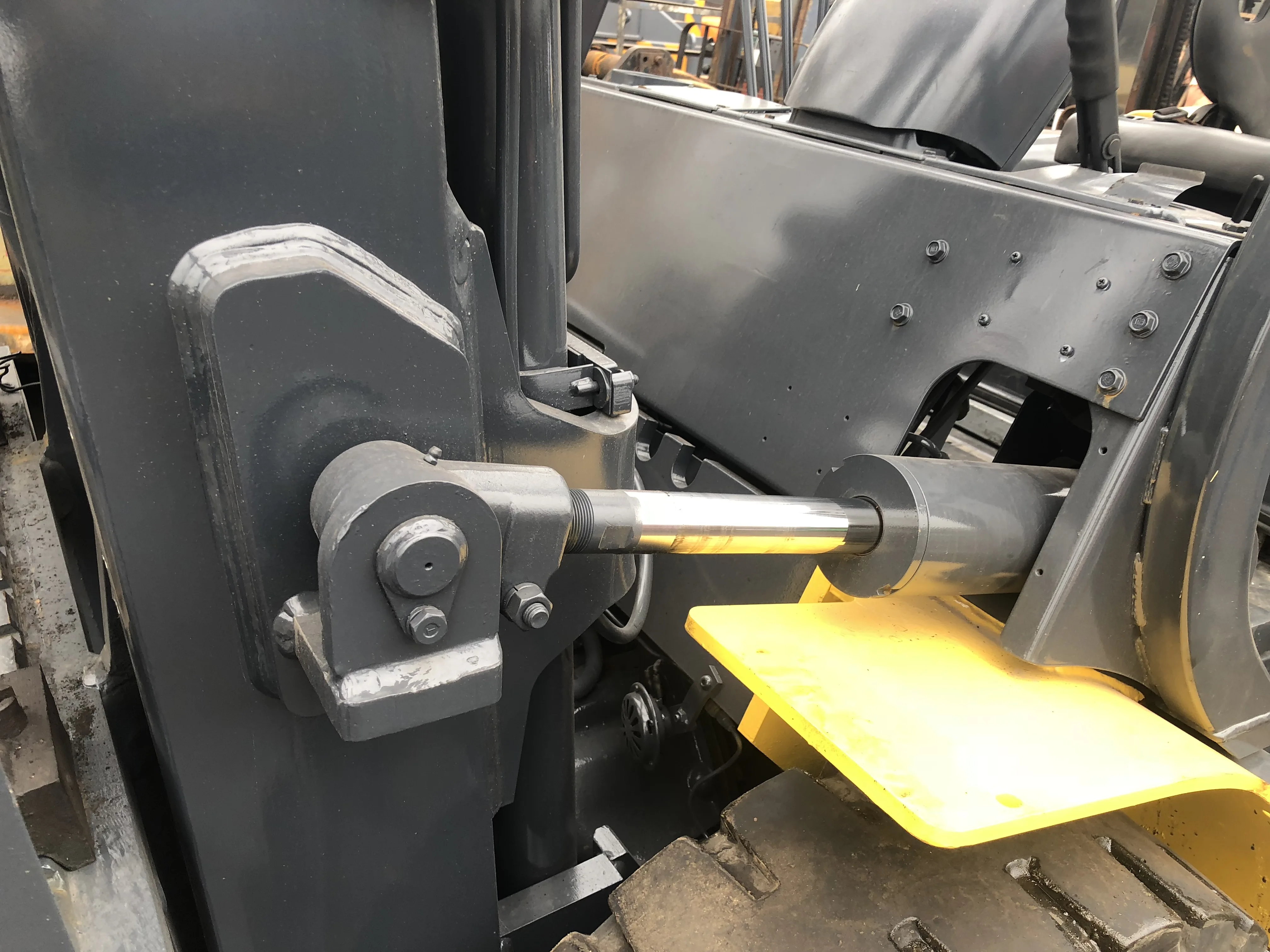 high quality KOMATSU 5 ton FD50 used forklift made in Japan