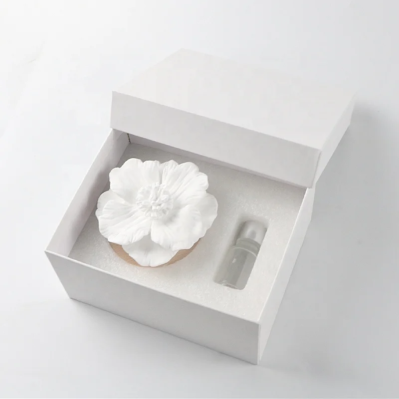 Wholesale Home Decoration Aroma Air Freshener Wood Base White Scented Ceramic Flower Porcelain Fragrance Essential Oil Diffuser