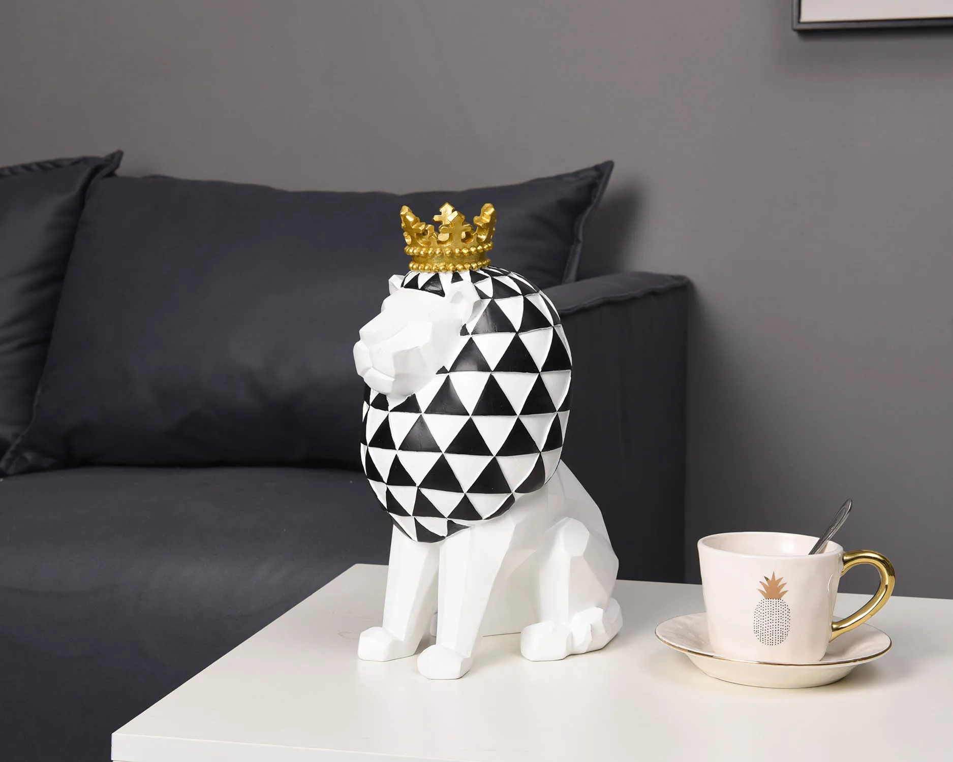 Modern Home Desktop Creative Resin Animal Statue Art Lion Crafts For Living Room Decoration