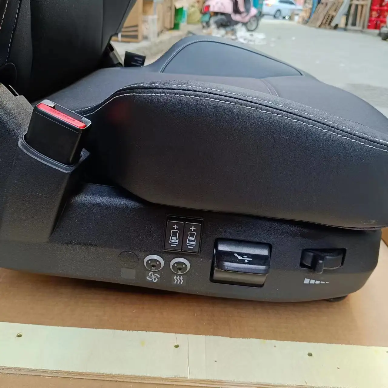 Bus Spare Accessories Air Suspension Driver Seat Semi Truck Driver Seat Massage Universal Bus Parts