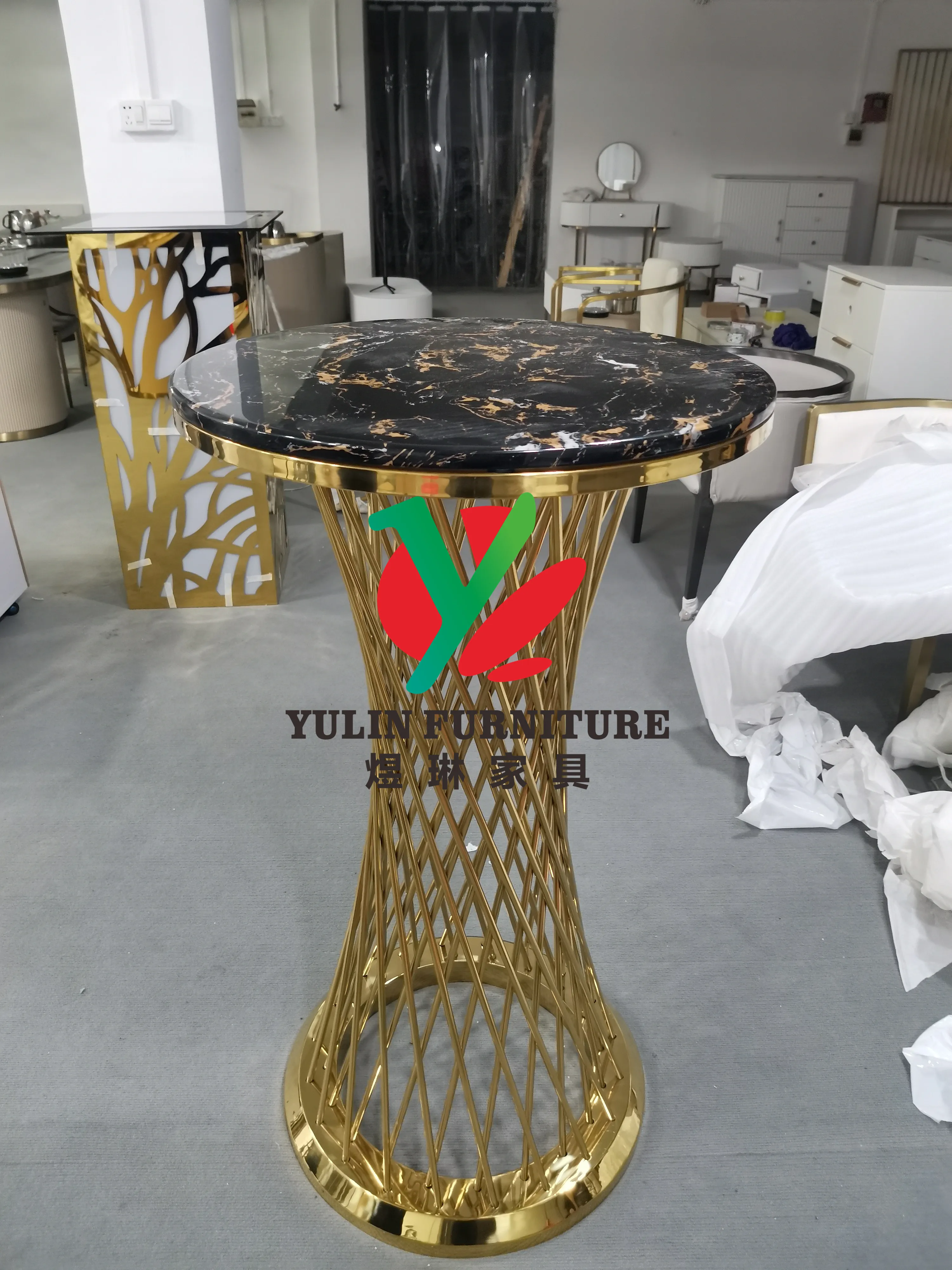 High class shining gold round marble bar night club table