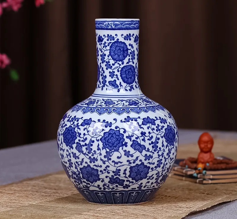 Wholesale Vintage Chinese Style Home Decor Blue And White Porcelain Ceramic Vase