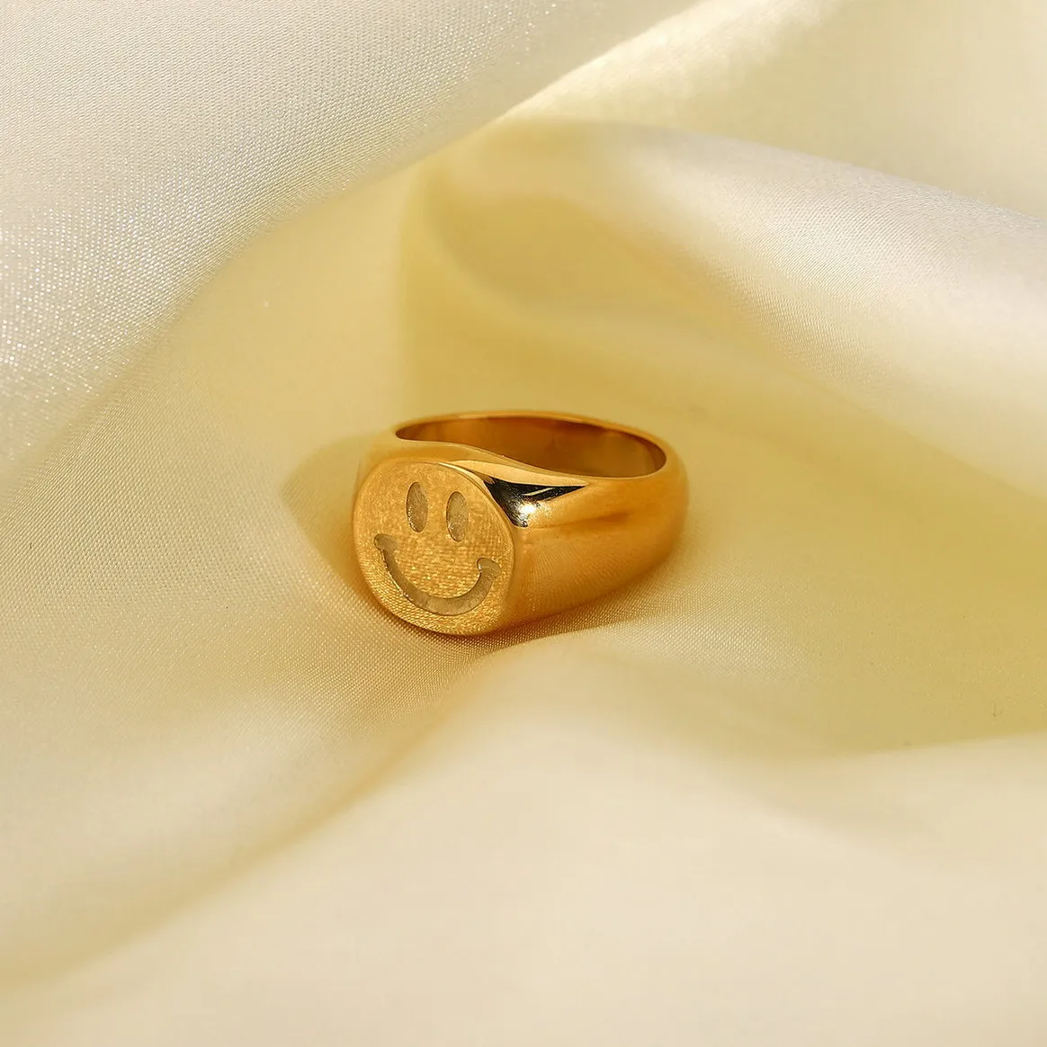 Custom Hot smiling face ring fashion trend Stainless Steel Gold Plated student Gift cartoon Ring customized ring