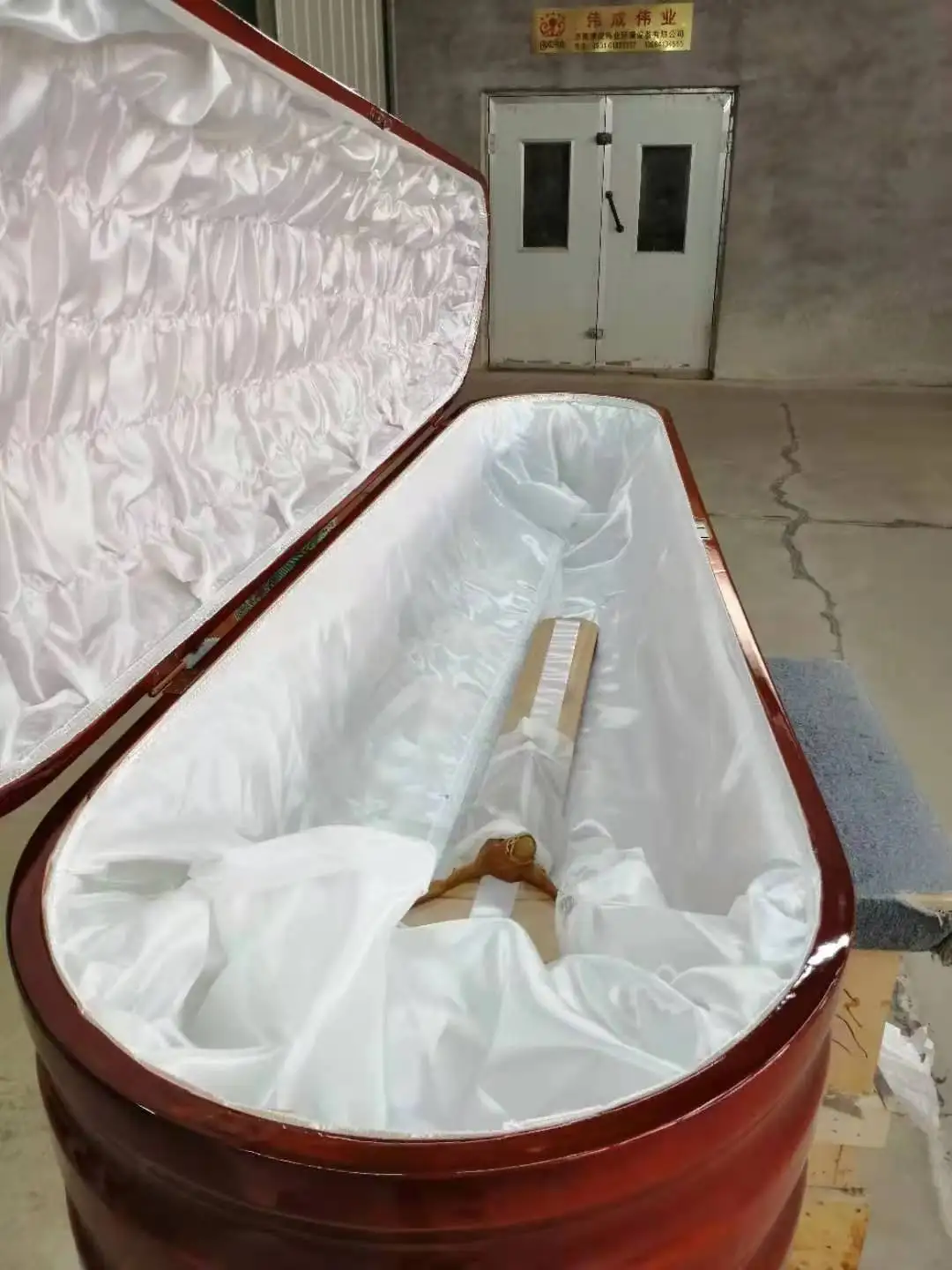 2022 new style  feuneral adult cheapest  wooden coffins  wooden  caskets and coffin box Spanish style