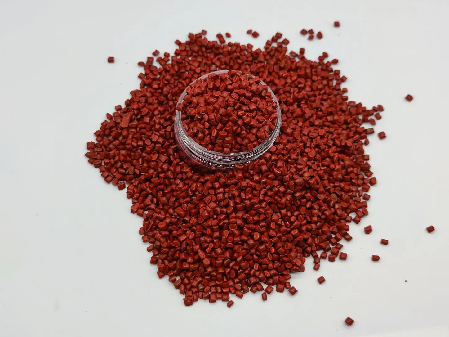 Низкая цена, Заводская поставка, темно-красный цвет, маточная смесь высокого качества