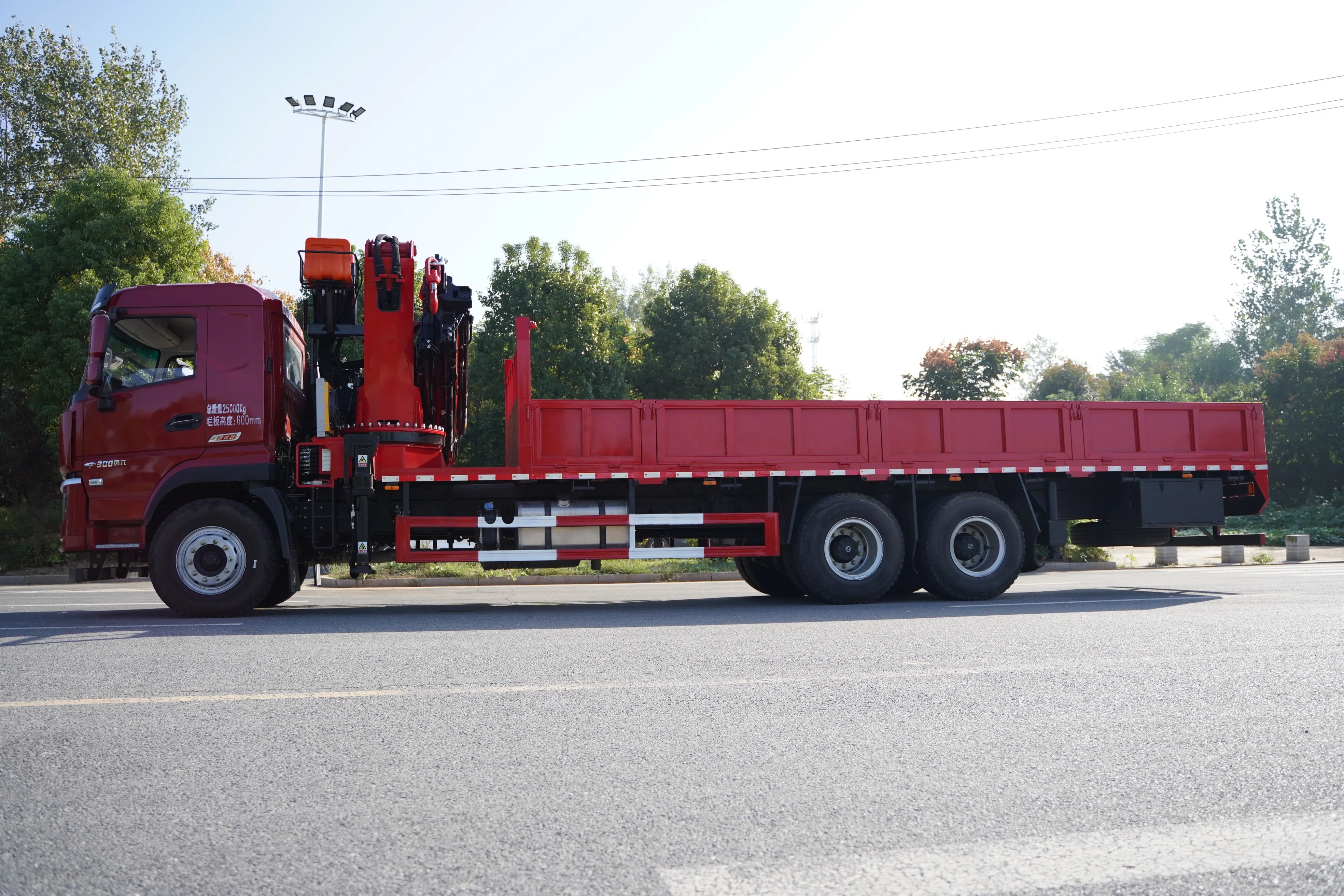 Large brand high-quality factory direct sales of 130 tons of large tonnage cranes used for lifting heavy objects