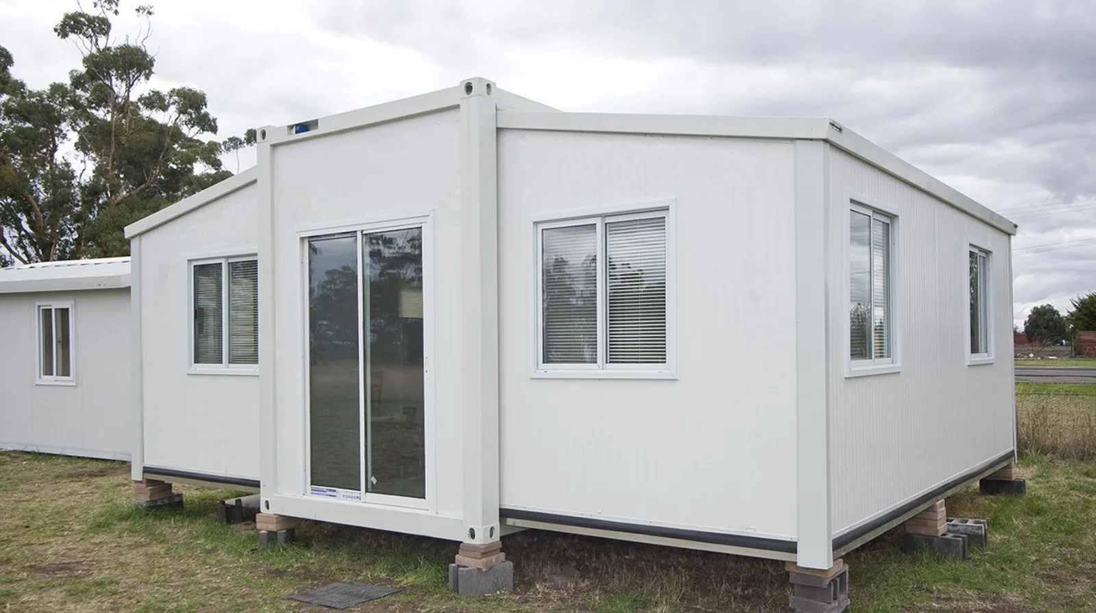 At A Loss Sturdy Sandwich panel house Prefab Container House with Rainproof Easy to install