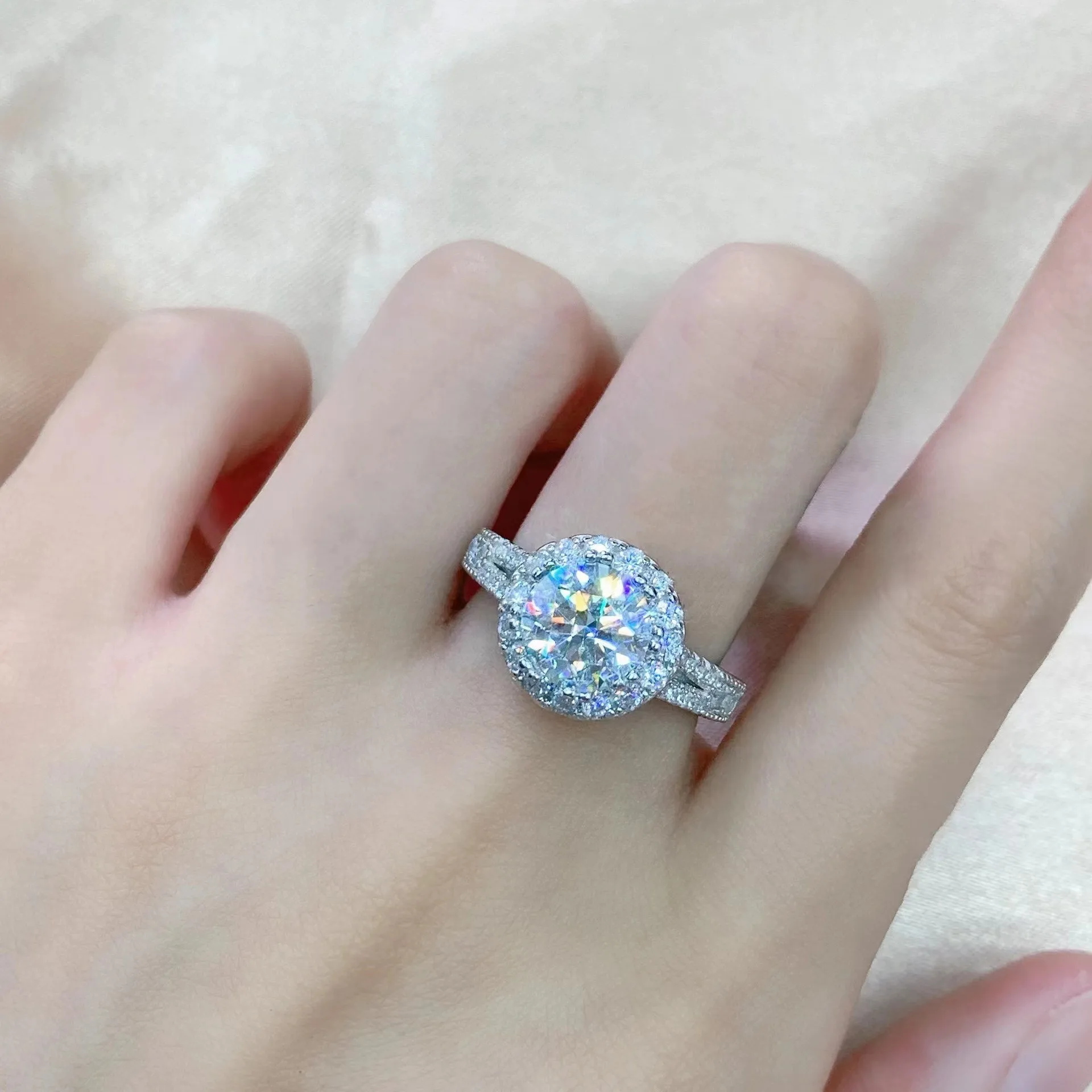 R.GEM. Wholesale S925 Silver 2 Carat Round Cut Sunflower Solitaire Moissanite Rings Engagement Rings  for Women