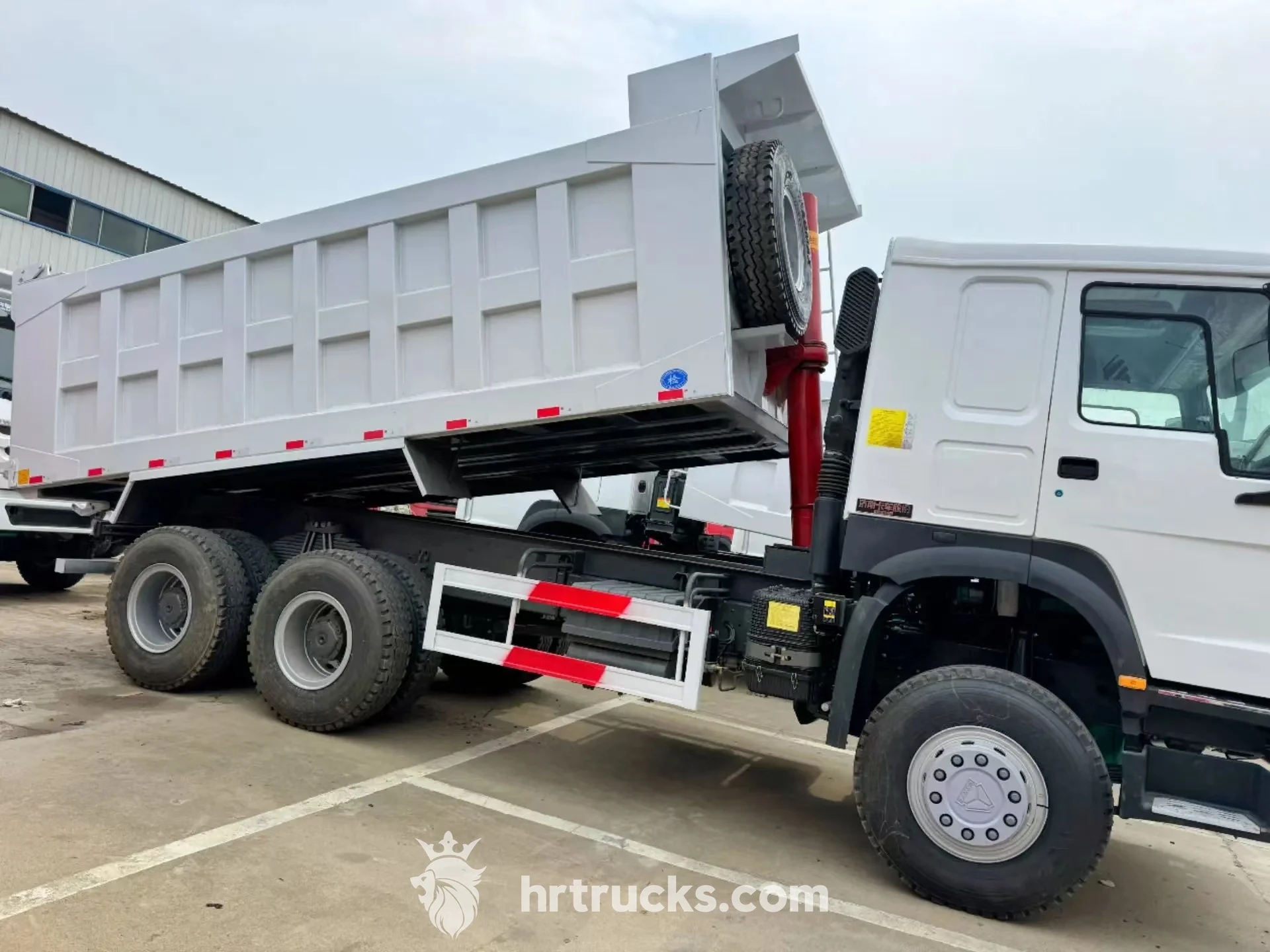 2017 HOWO Used Truck ZZ3257N3847C 6x4 371hp Dump Sinotruck Diesel Heavy Truck RHD with Left Steering New Condition Cheap Sale