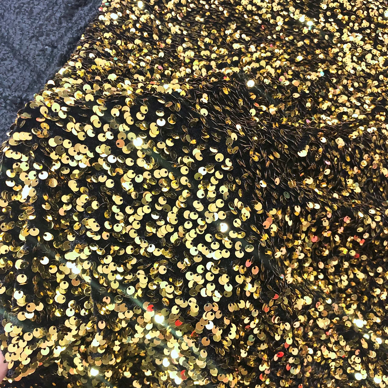 Nanyee Textile High Density Popular 5mm Light Gold Sequin On Black Velvet Fabric