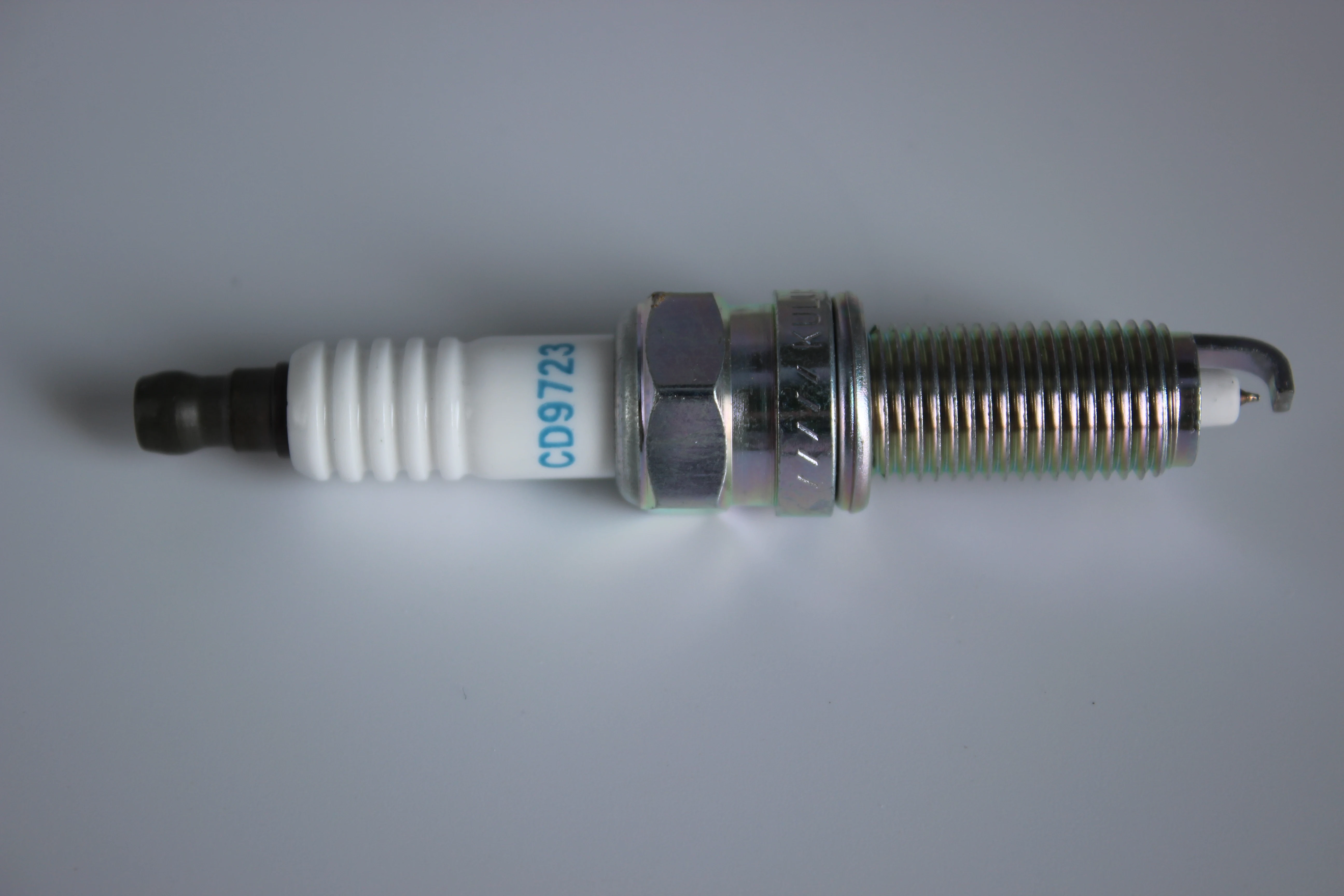 18846-11070 Genuine engine parts Iridium Spark plug for HYundai Santa Fe Elantra SILZKR7B-11 denso spark plug