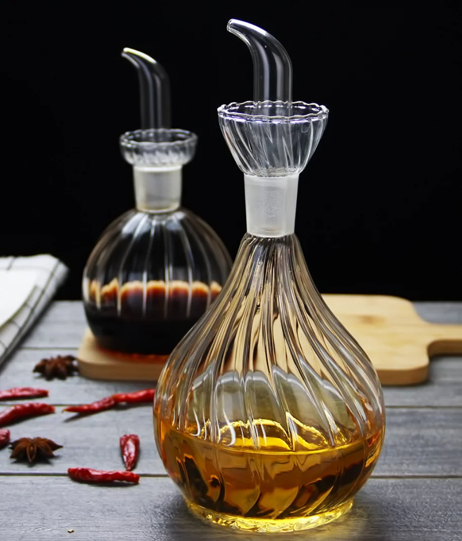 Factory wholesale household large capacity pear-shaped high borosilicate Pyrex liquid seasoning bottle striped sauce vinegar pot