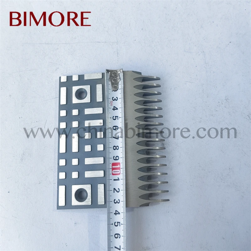 Bimore OE-5 453Y5 эскалатор алюминиевый гребень 16 зубьев 136*107 мм