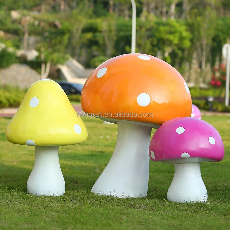 Large Holiday Park Garden Decor Prop Life Size Animal Plant Statue Artificial Fiberglass Resin Cartoon Colorful Mushrooms Statue