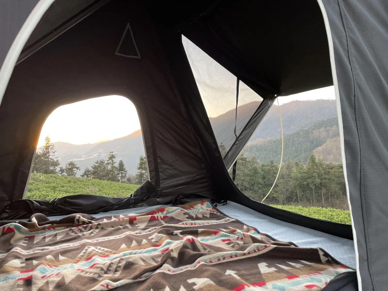 High Quality Canvas roof tent Extra large space Triangle Clam shell Hard tents for car