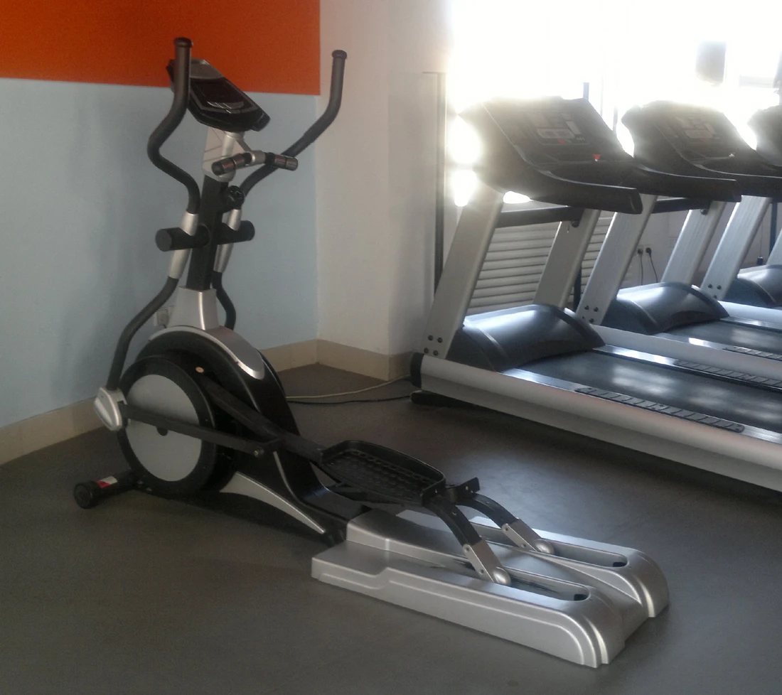 China Commercial Cross Trainer gym machine/Bodybuilding Elliptical machine
