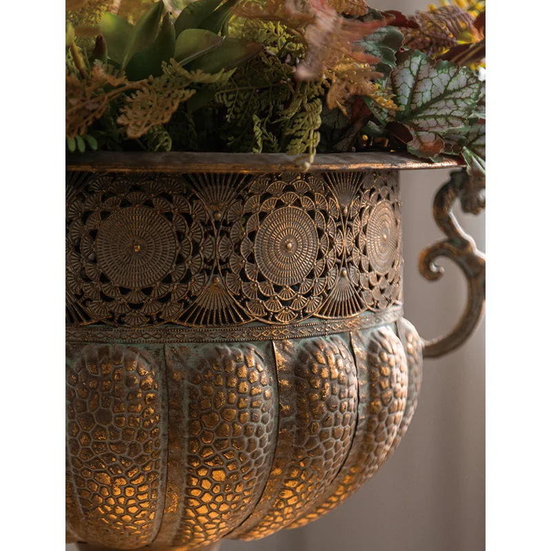 Retro Decorative Garden and Home French Antique Roman Style Metal Distressed Vase Cast Iron Flower Pot