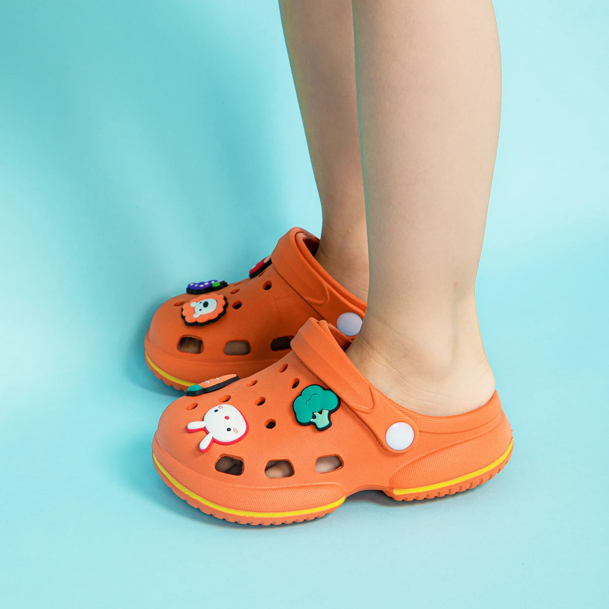 Cute Kids Garden Clogs With Fun Charm Comfortable Slip-On Shoes Waterproof Easy Clean Kids Sandals